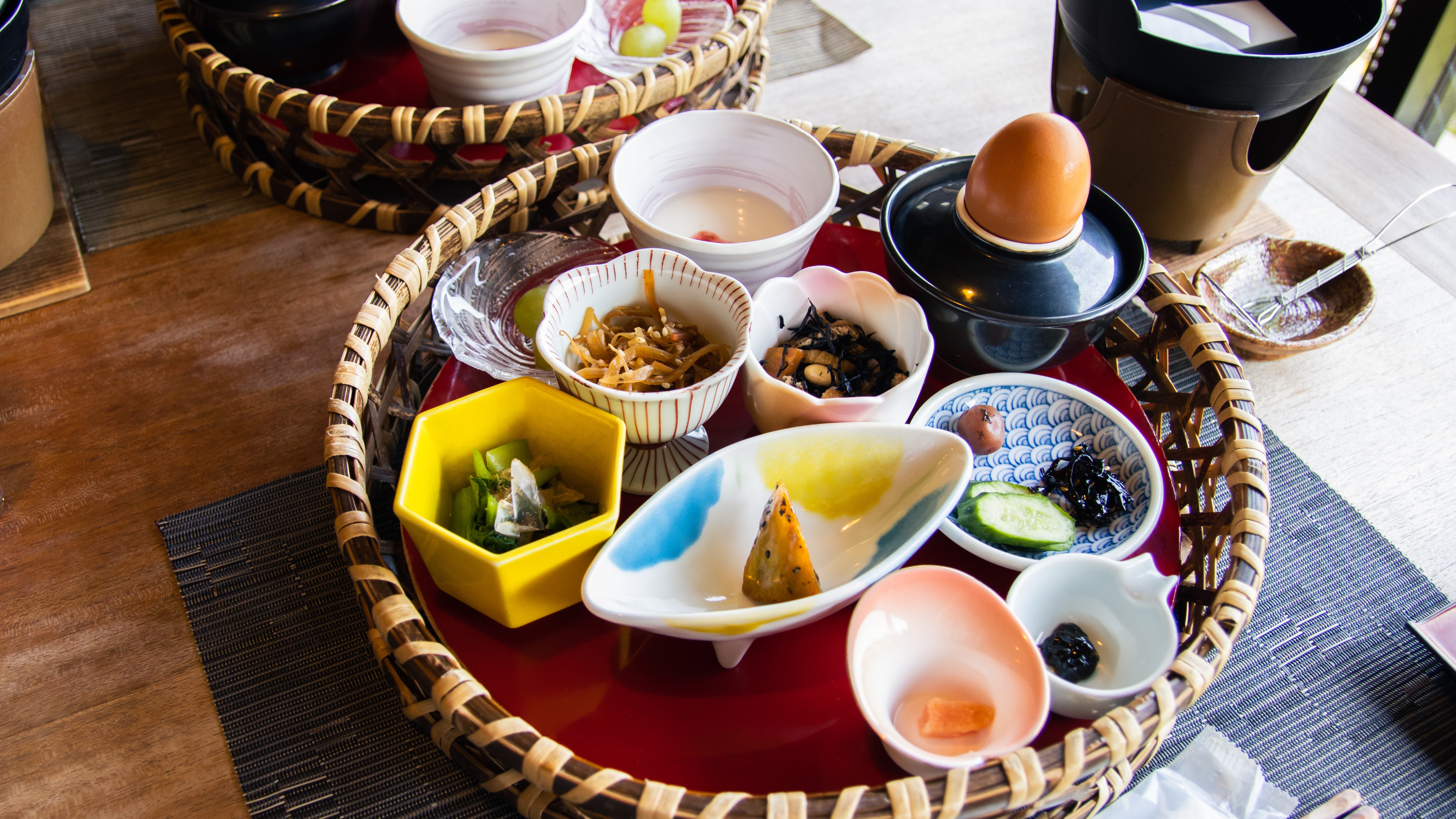 【朝食】間人産の干物や女将の手作り惣菜、丹後のAコシヒカリで、朝から元気の出る朝食！