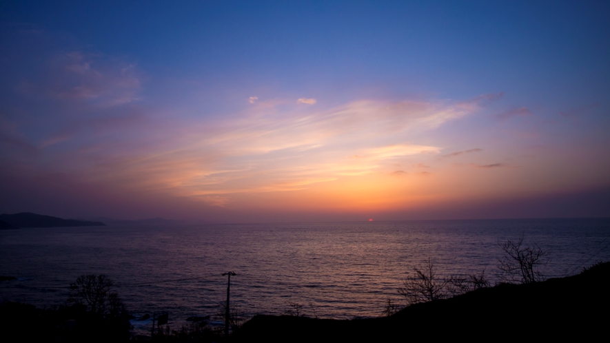 【寿海亭からの夕景】毎日変わる幻想的な空と海を愉しんで。