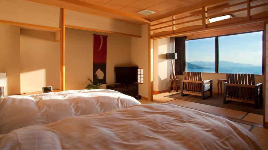 【最上階特別室「天海」】オーシャンビューの客室からは美しい海が一望できます。