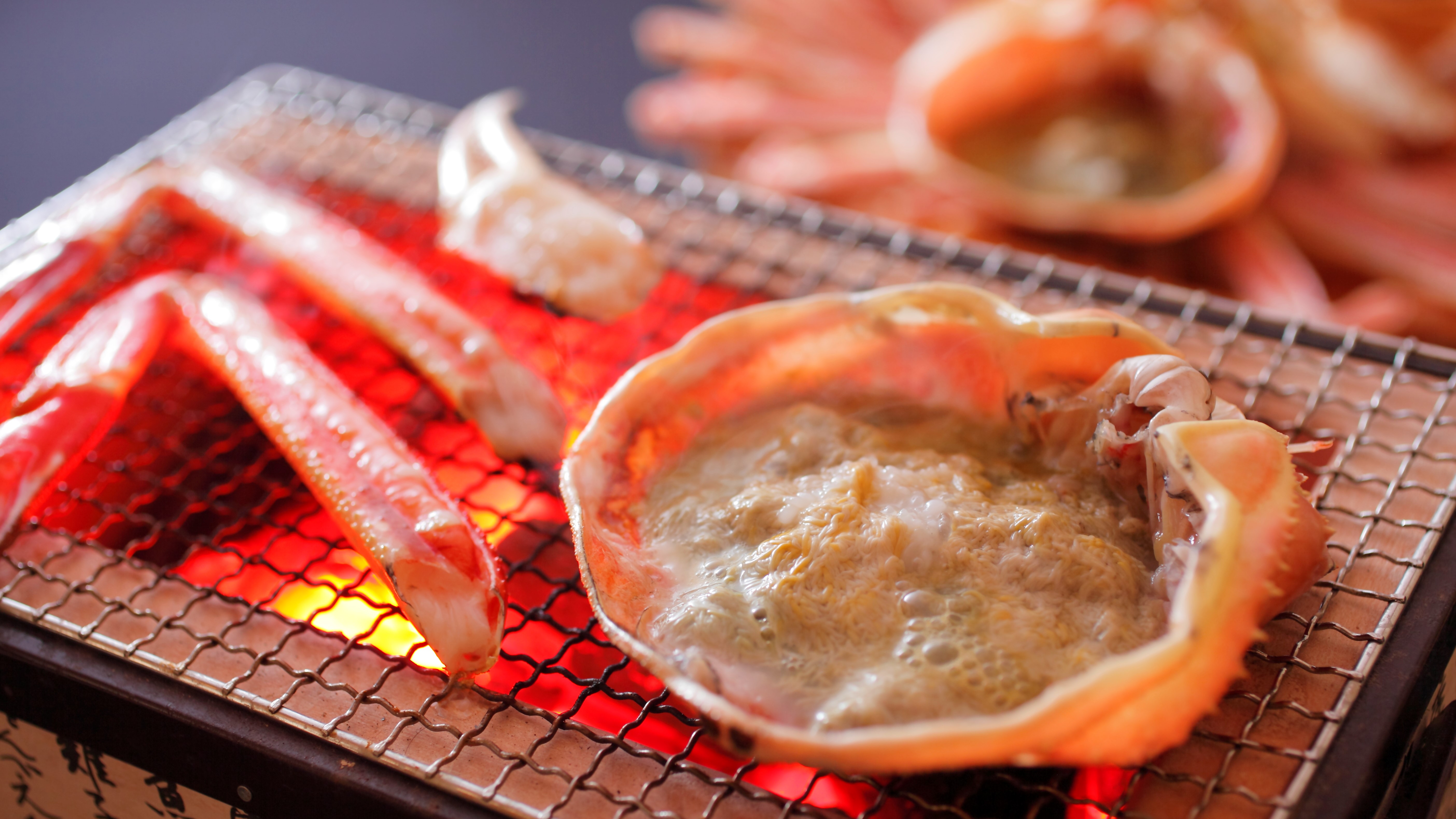 【焼きガニ】当館人気No.１の食べ方…炭火で焼き上げた間人蟹本来の甘みを存分にお愉しみいただけます！