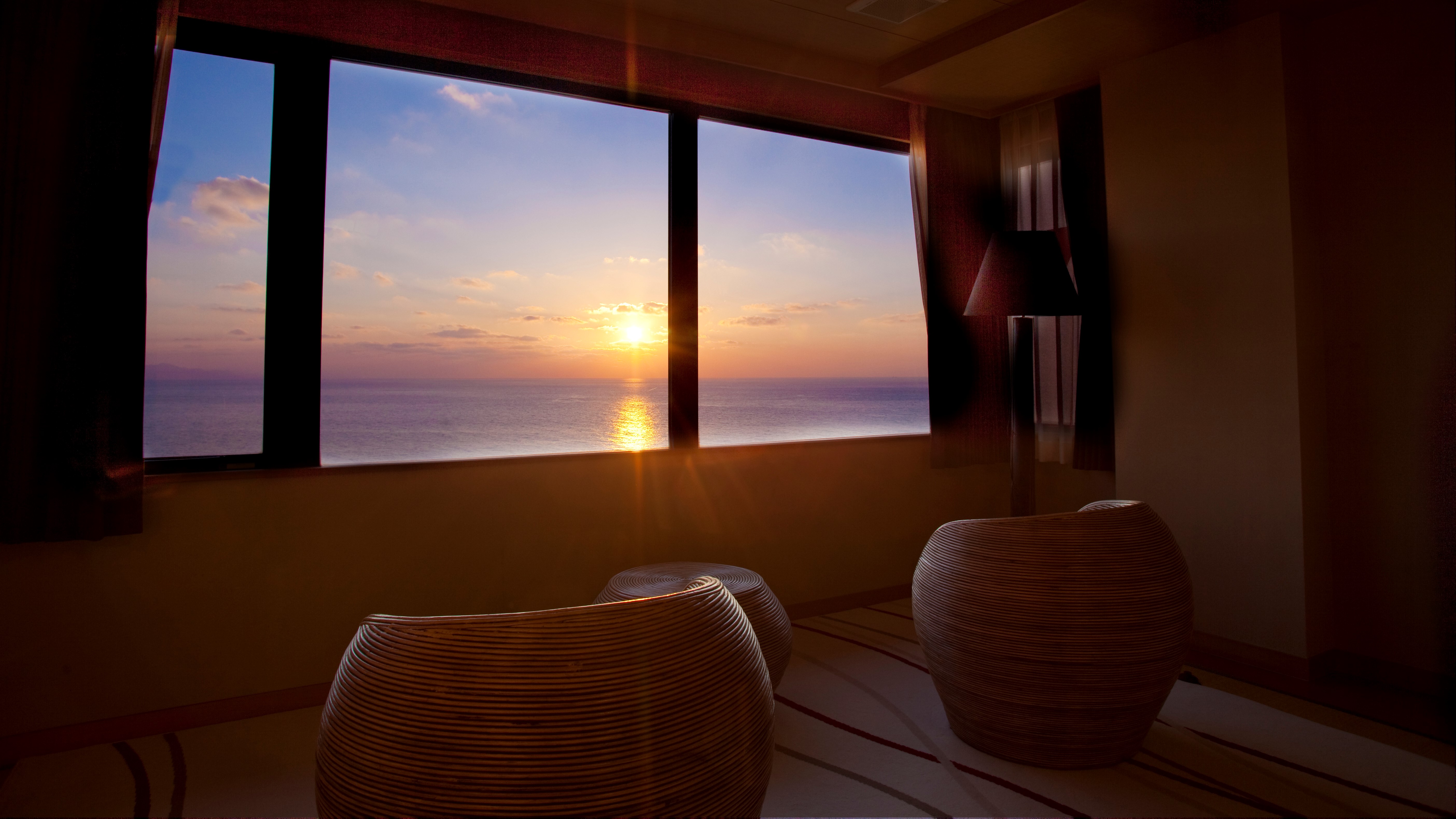 【最上階特別室「天空」】オーシャンビュー絶景と日本海に沈む夕景を満喫。