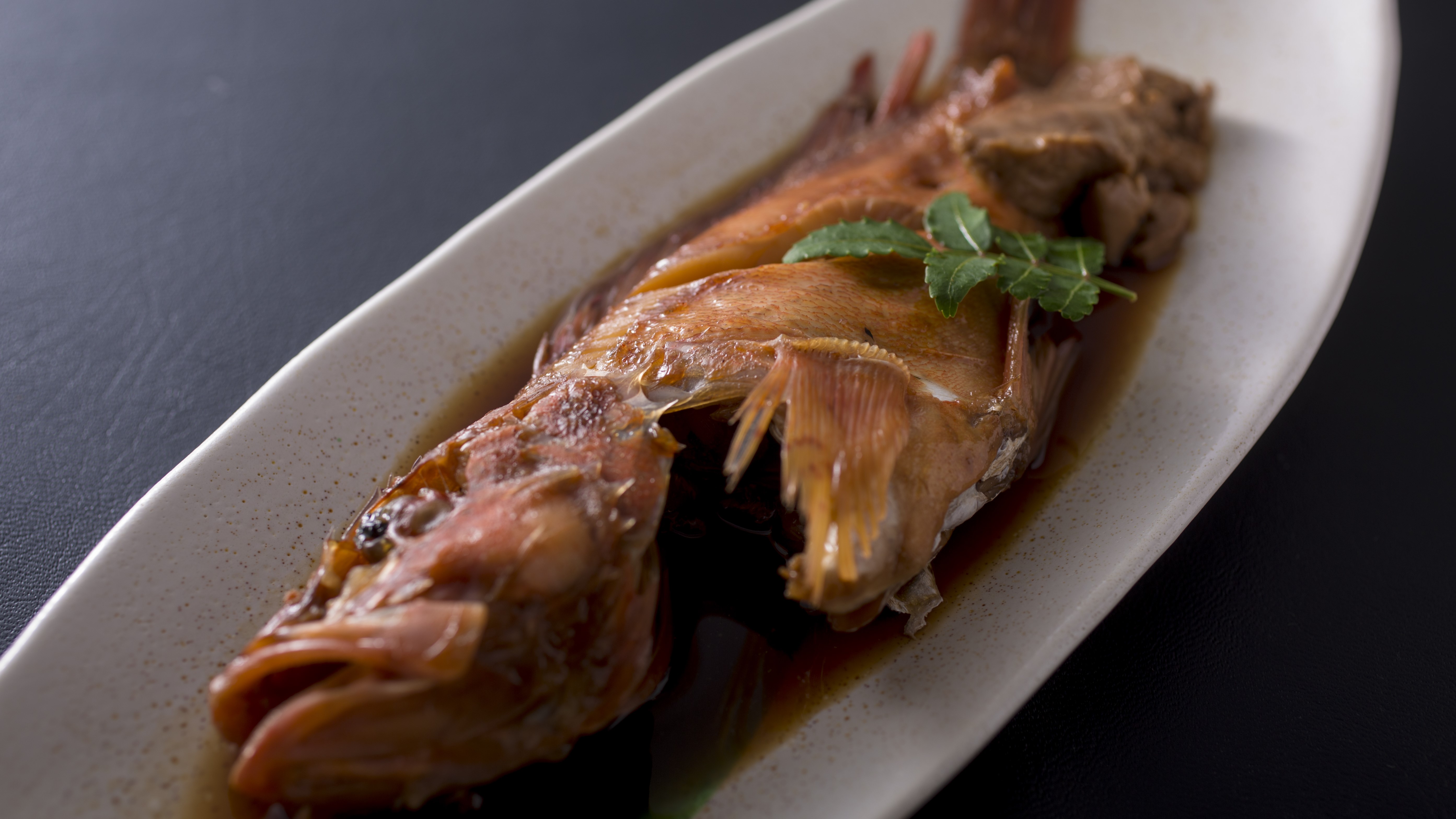 【地魚の煮付け】間人産の季節の地魚を秘伝のタレで味付けした煮付けはご飯が進みます！