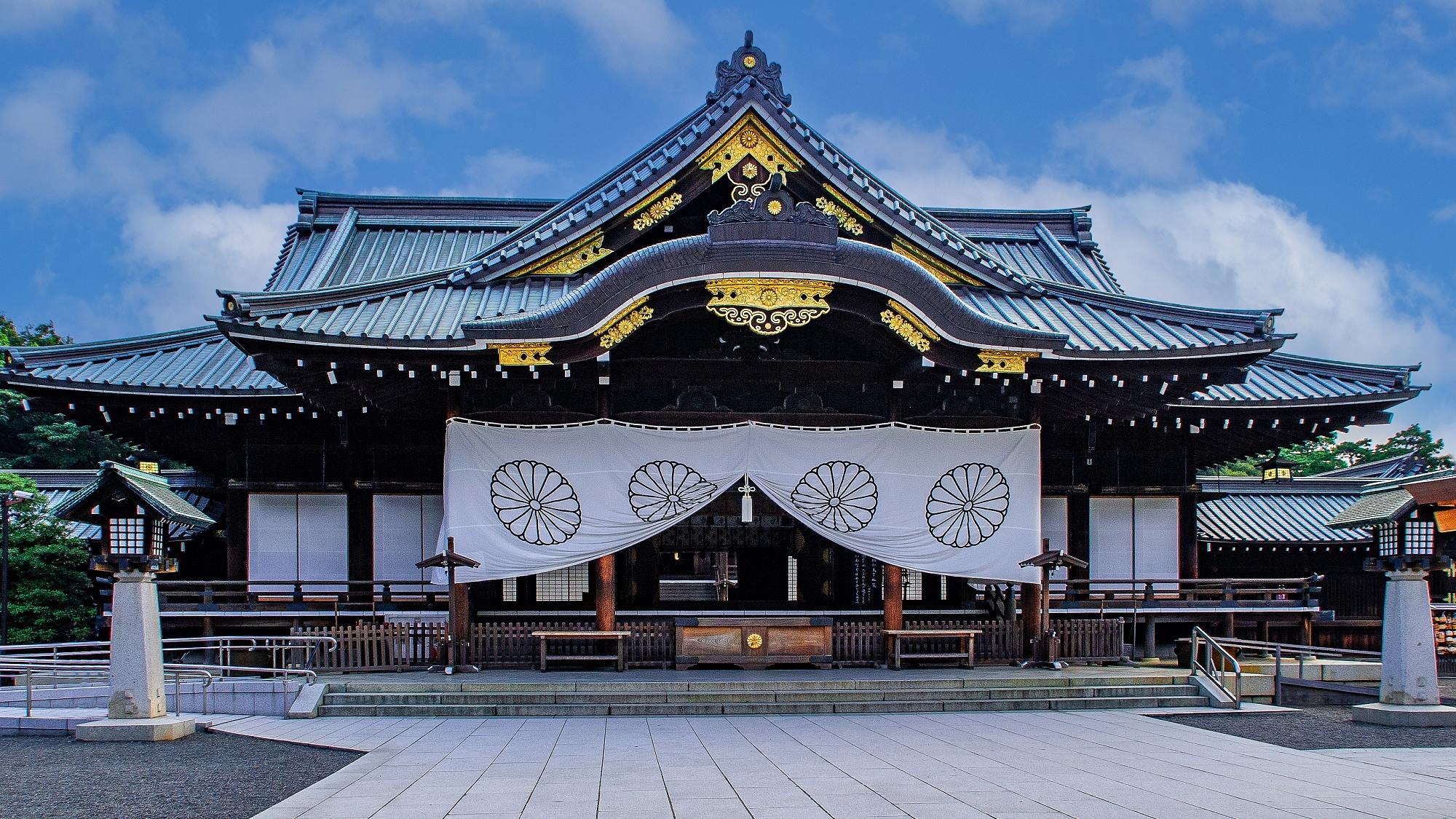 周辺観光｜靖国神社（公共交通機関で約30分）