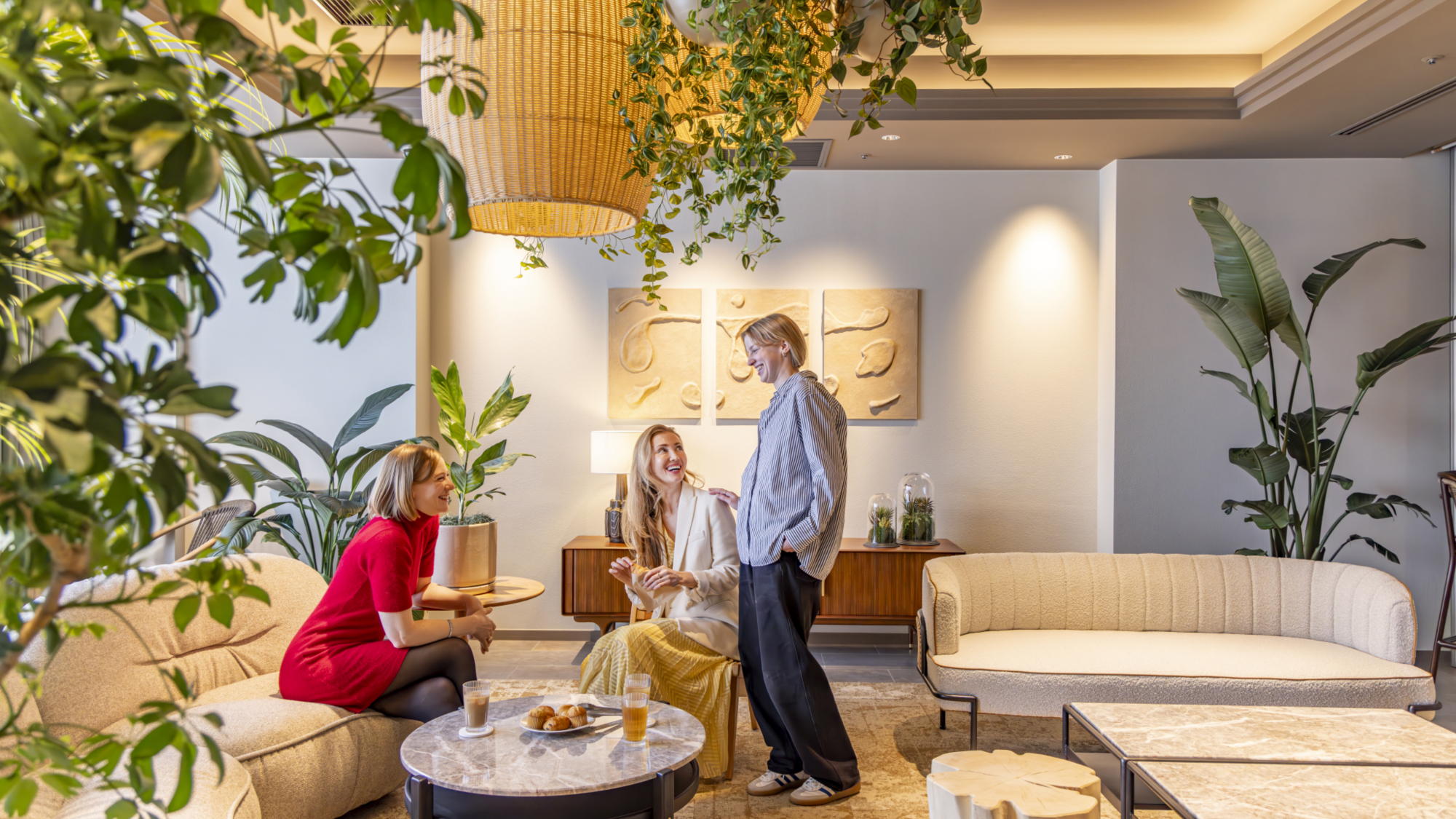 【ロビーラウンジ】