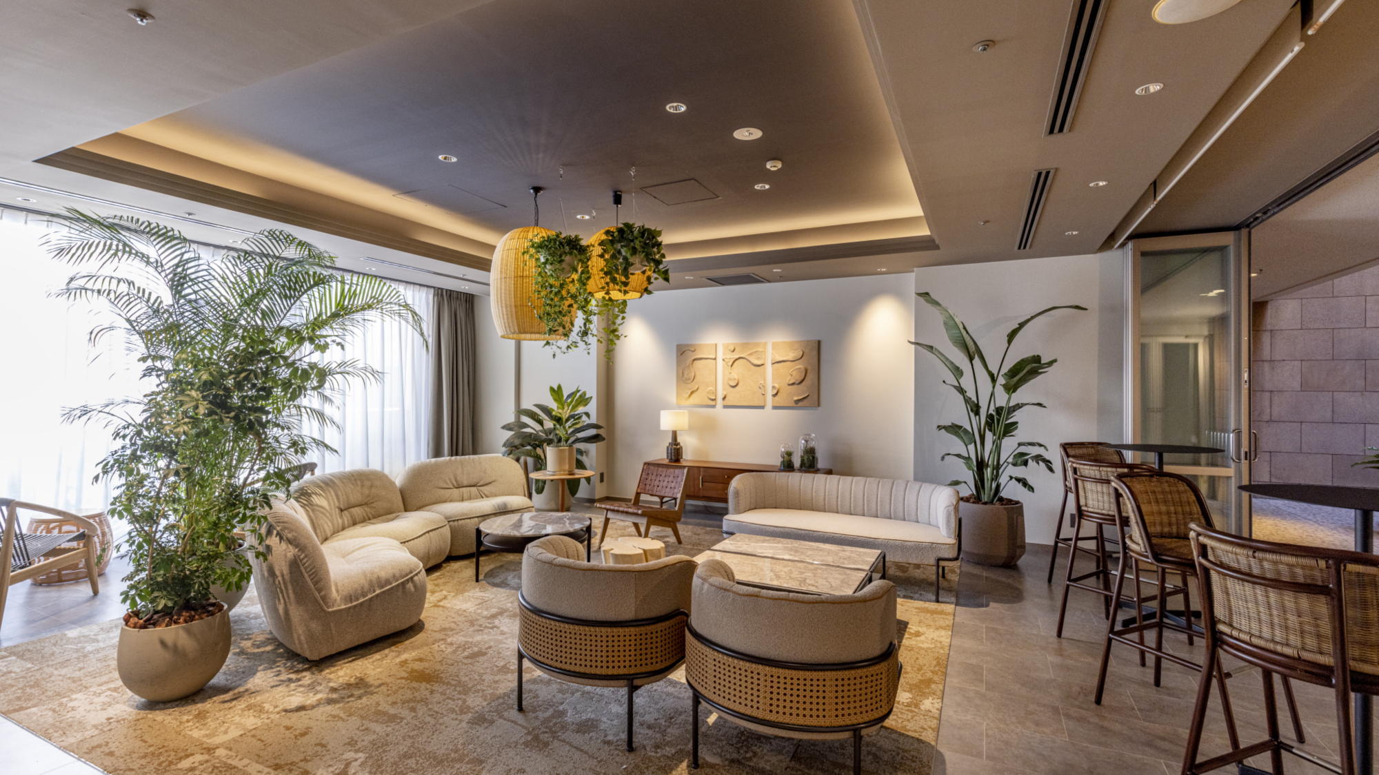 【ロビーラウンジ】