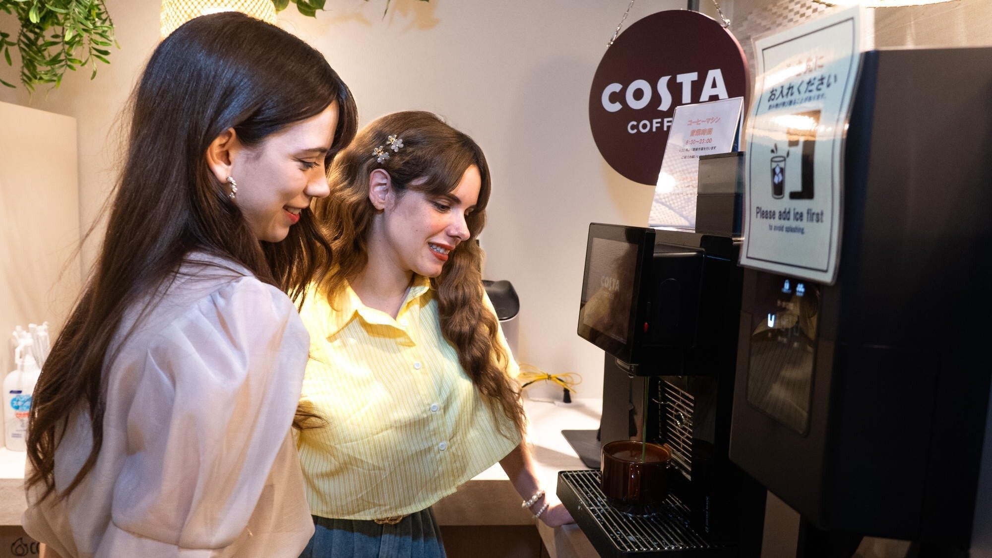 【ロビーラウンジ】好みのオリジナルドリンクをご自身で作ってお楽しみいただけます。