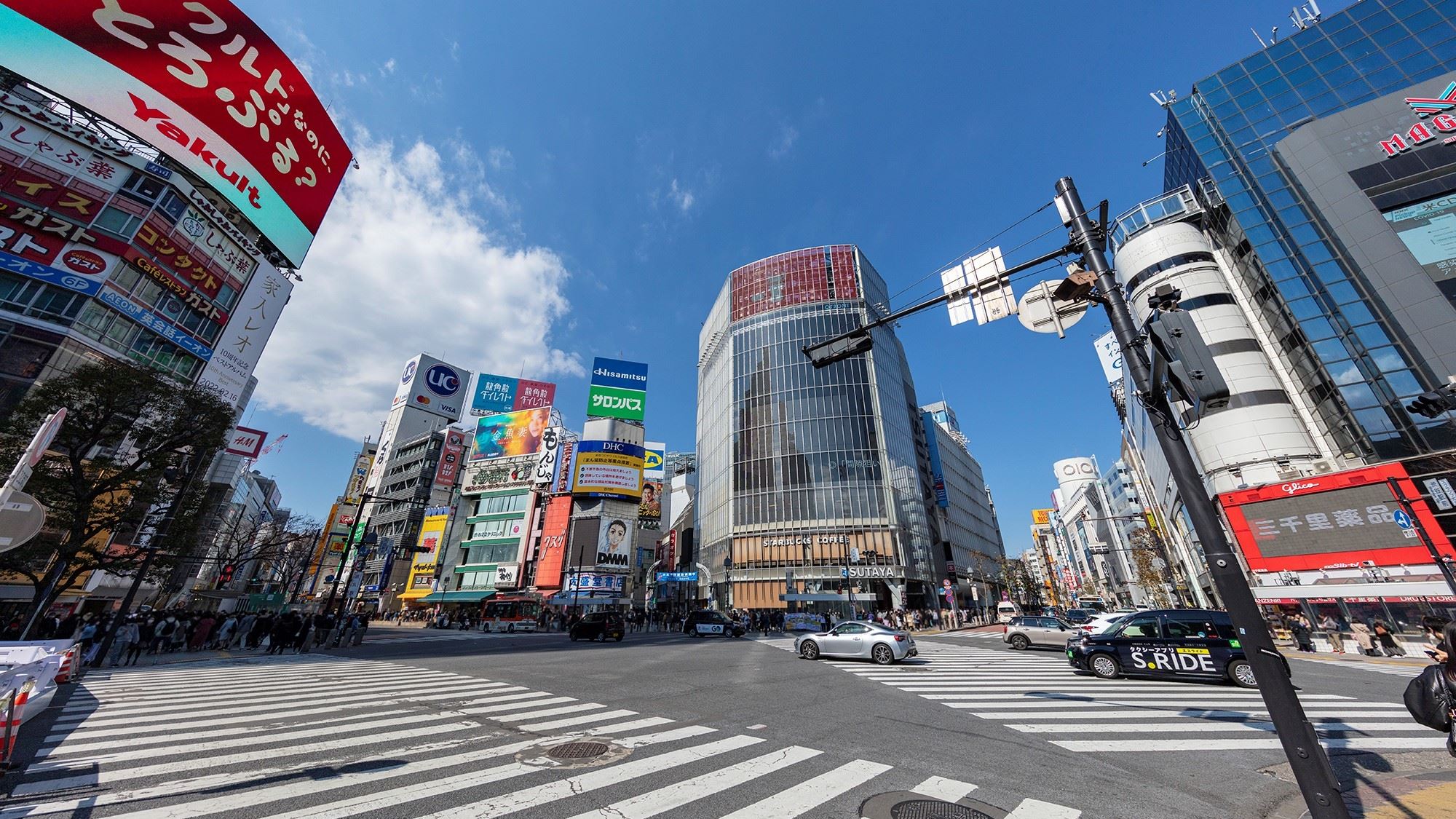 周辺観光｜渋谷スクランブル交差点（公共交通機関で約30分）