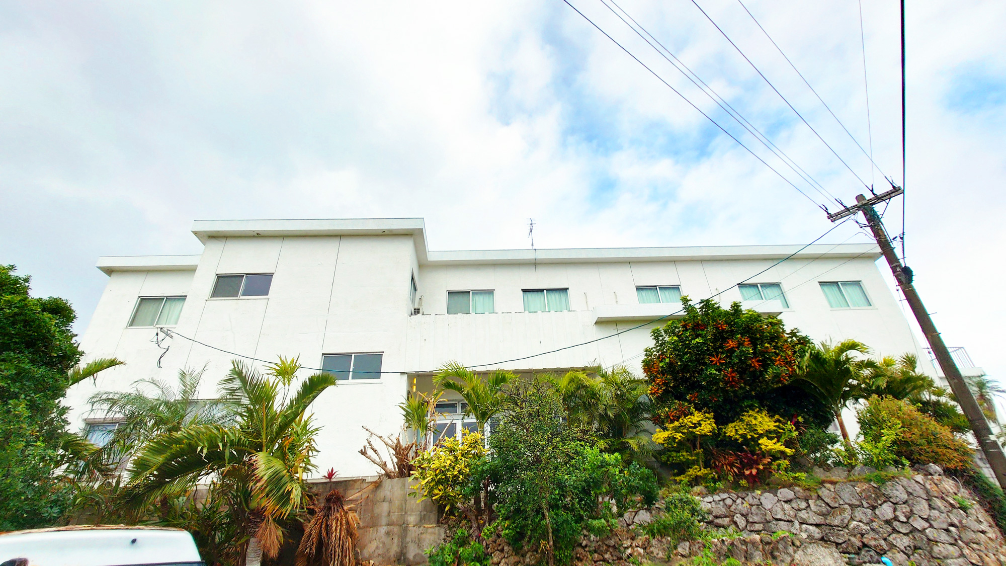 【外観】少し高台に位置しているため海が見渡せます