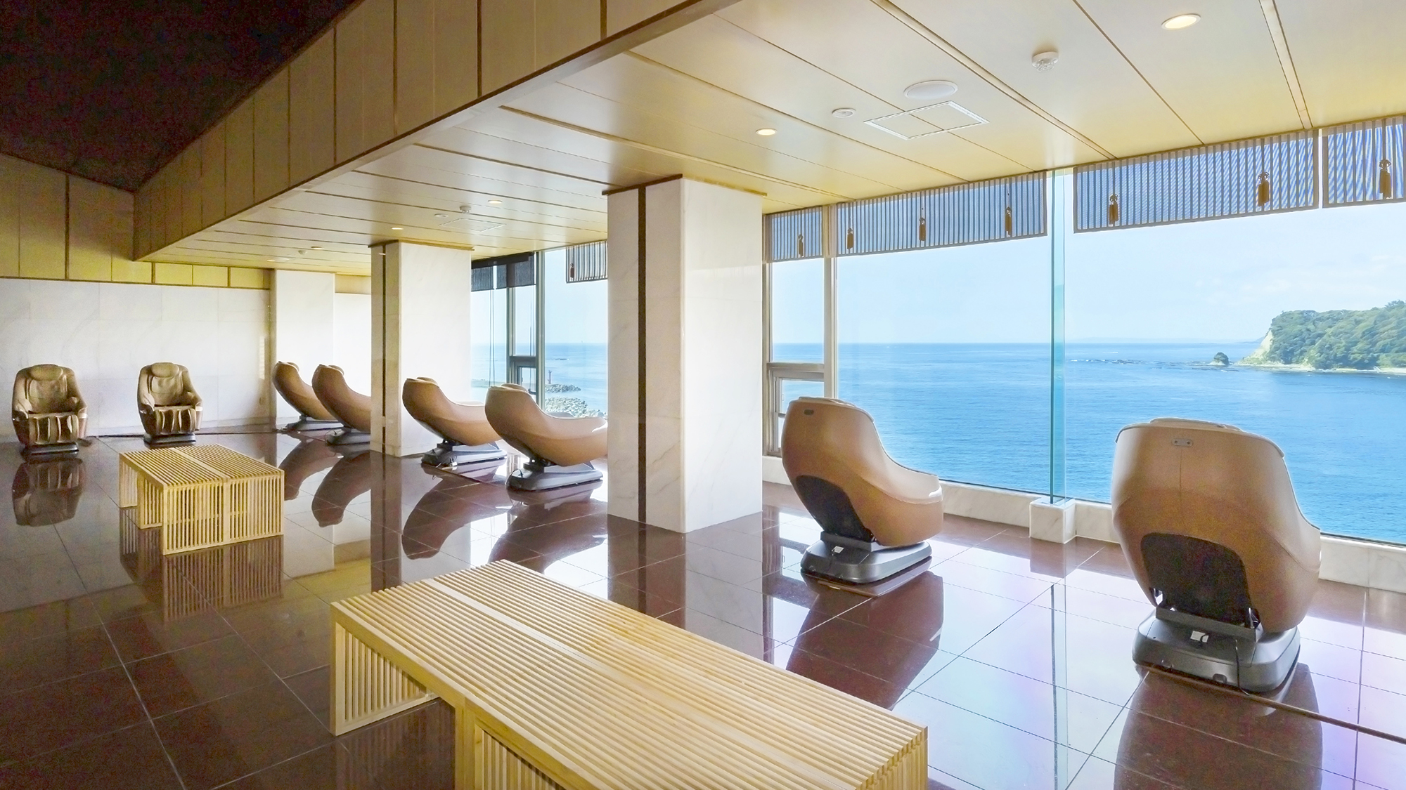 ◆湯上りラウンジにある無料のマッサージチェア