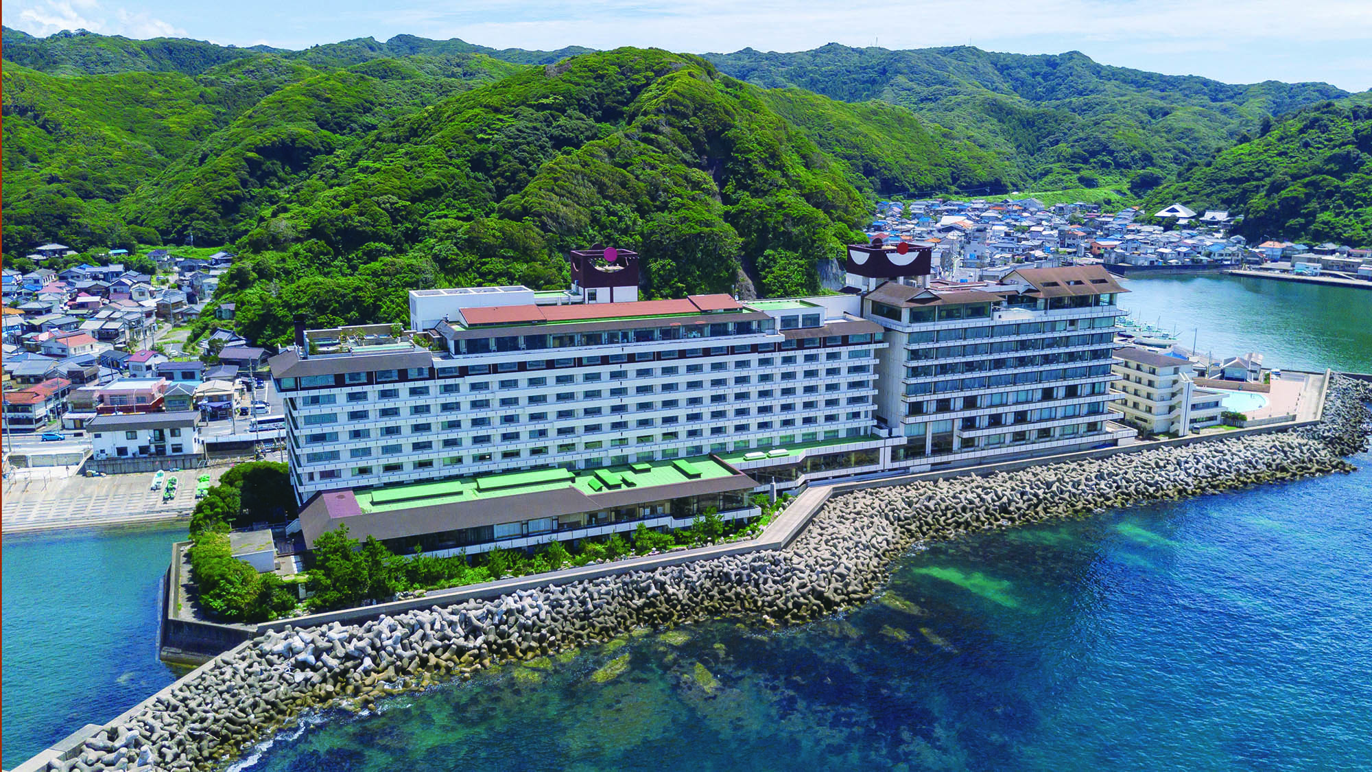 ◆【外観】目の前は太平洋。四季折々の雄大な眺望をお楽しみください。