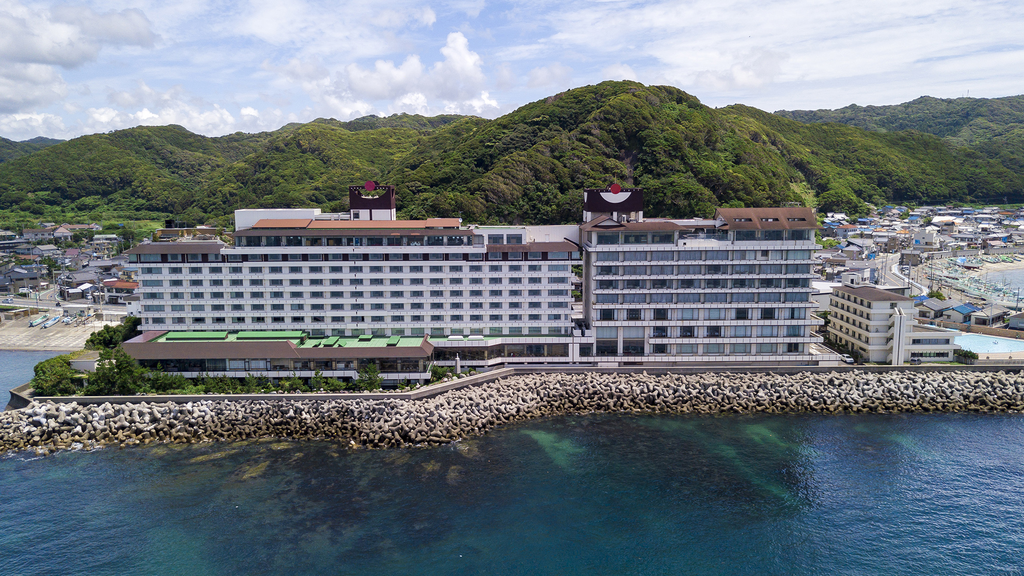 ◆【外観】目の前は太平洋。四季折々の雄大な眺望をお楽しみください。