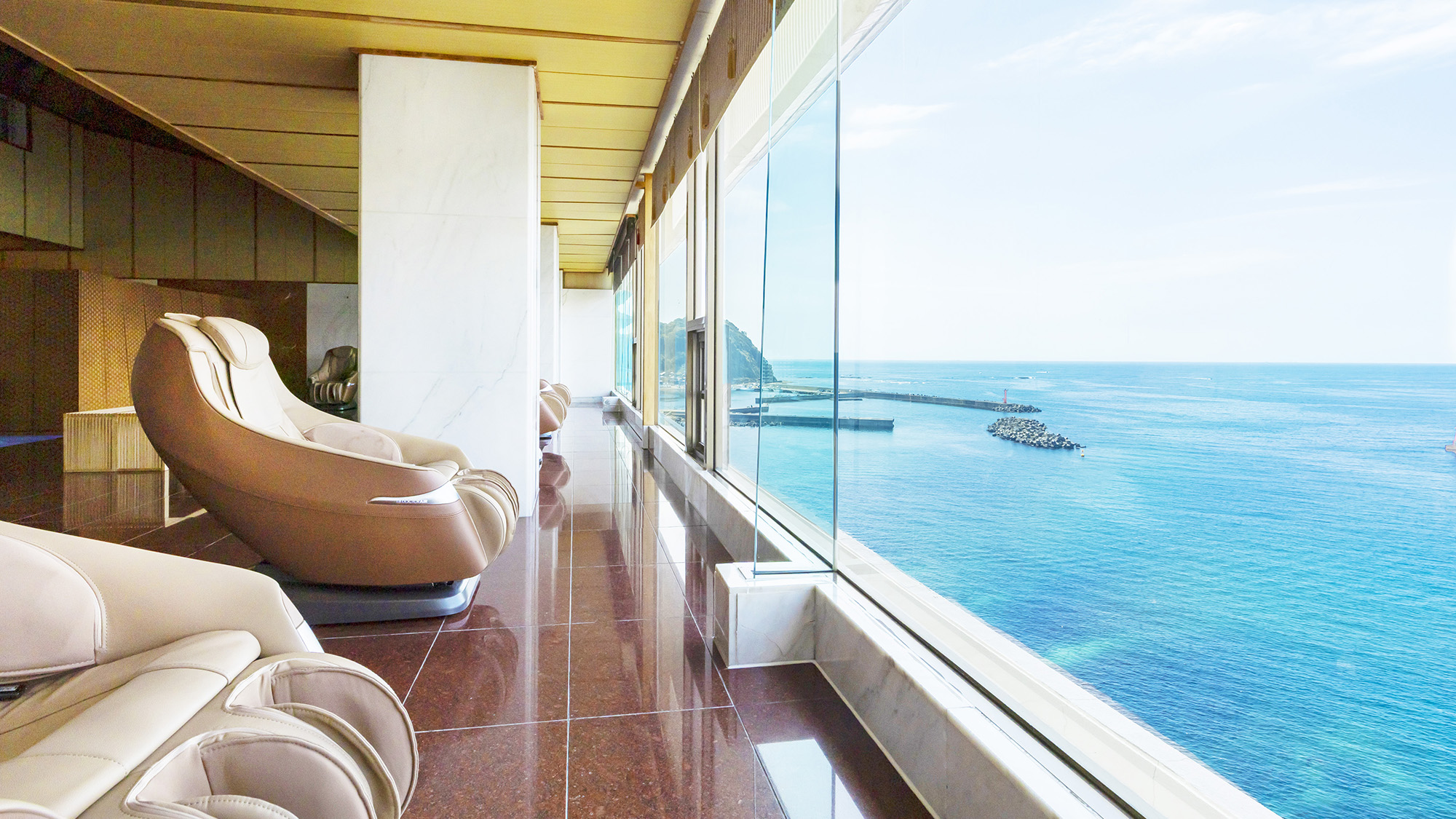 ◆湯上りラウンジにある無料のマッサージチェア