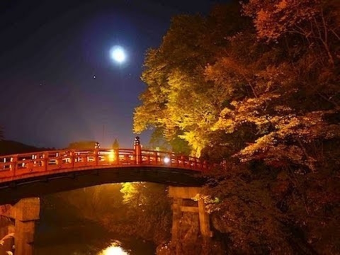 神橋と月