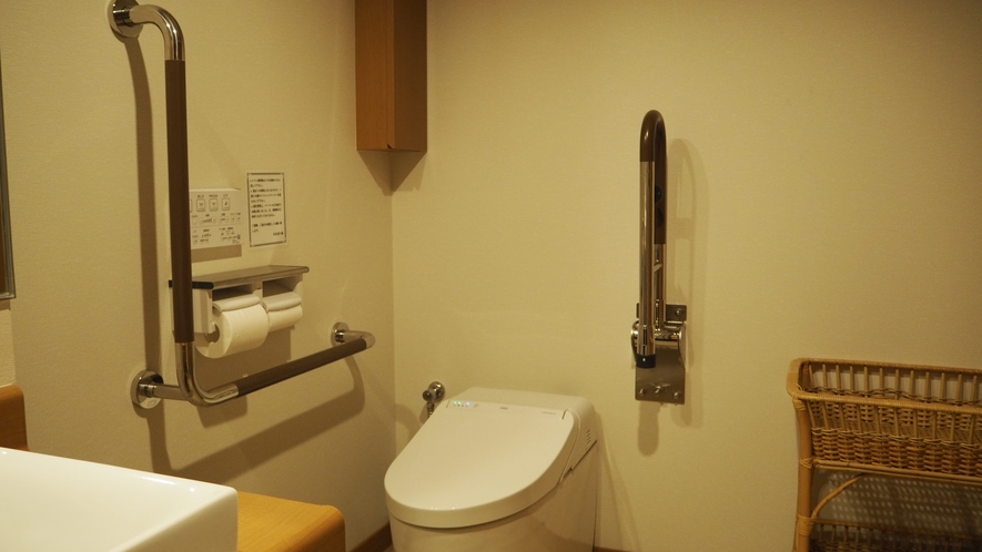 バリアフリーの特別室のトイレ301