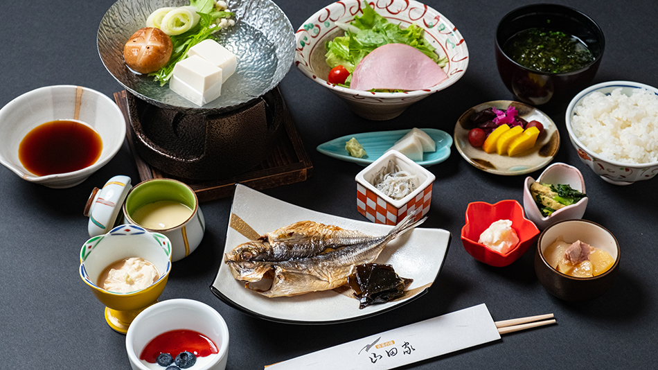 「朝食一例」箱根西麓野菜をはじめ、地場の食材を大切に、季節懐石風料理を心を込めてお届けしております。