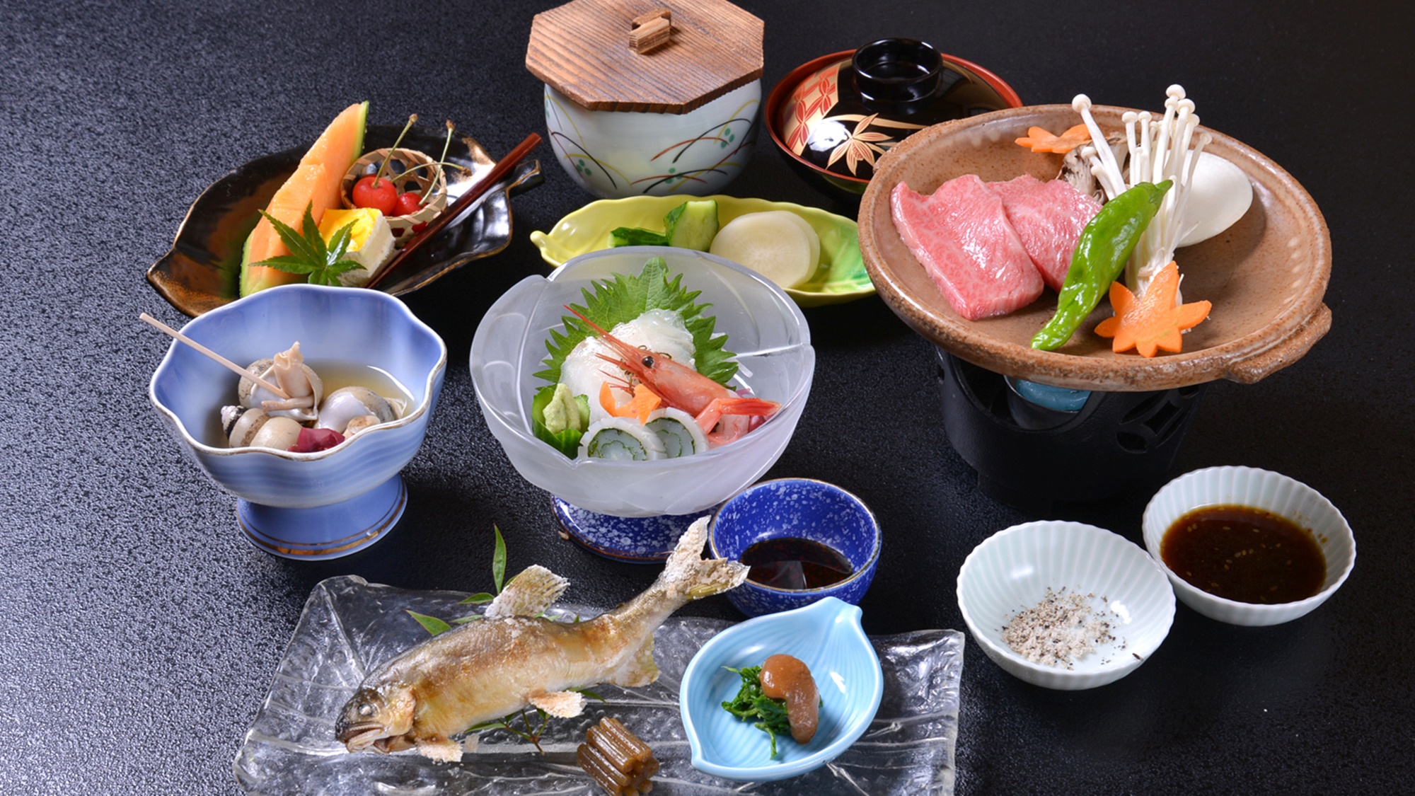 *お夕食一例/旬の恵みをたっぷりと味わえる、里海ならではの味わい深い会席料理をご賞味下さい。