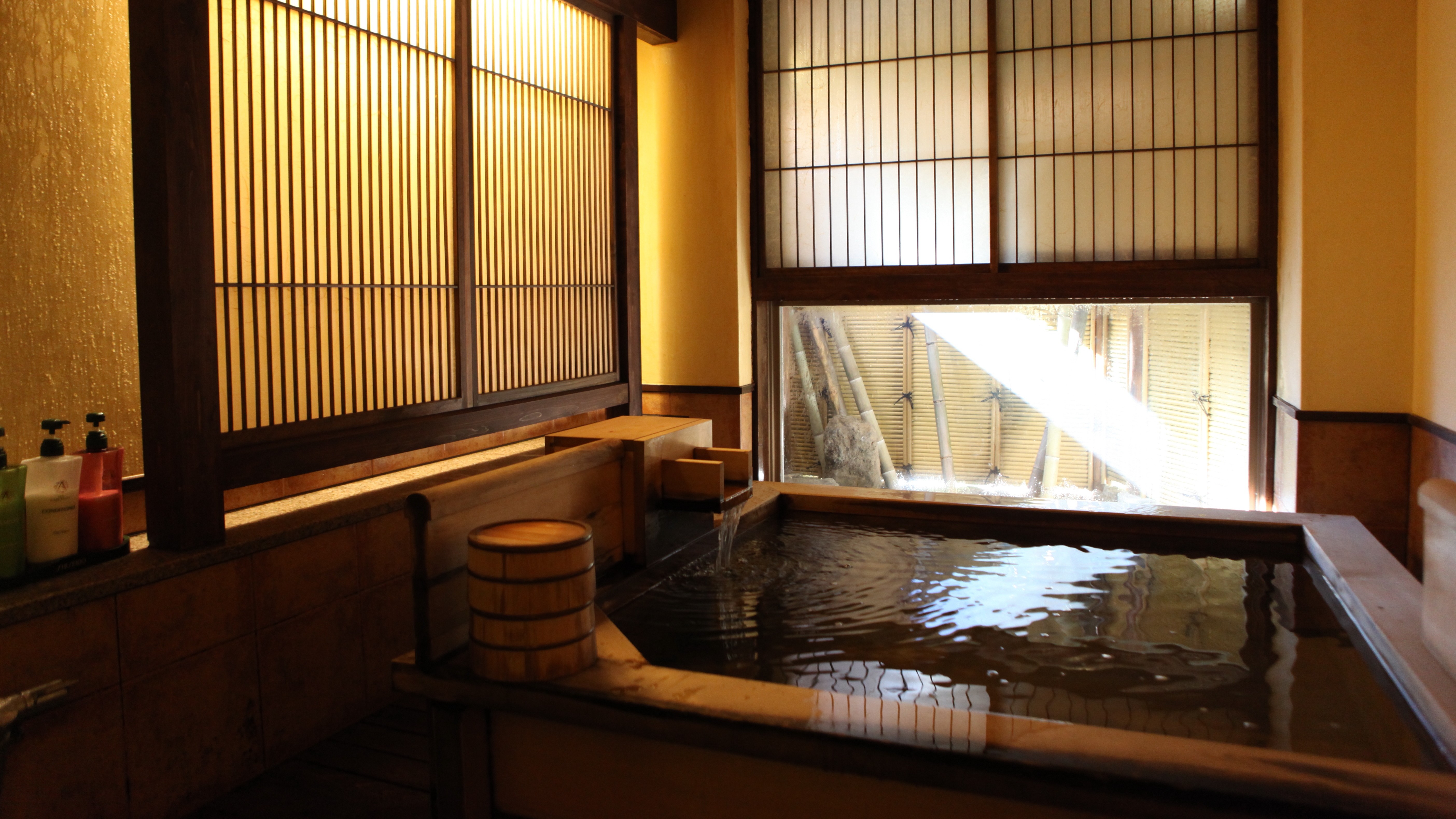 洗い場が畳の貸切風呂（露天ではなく内風呂）
