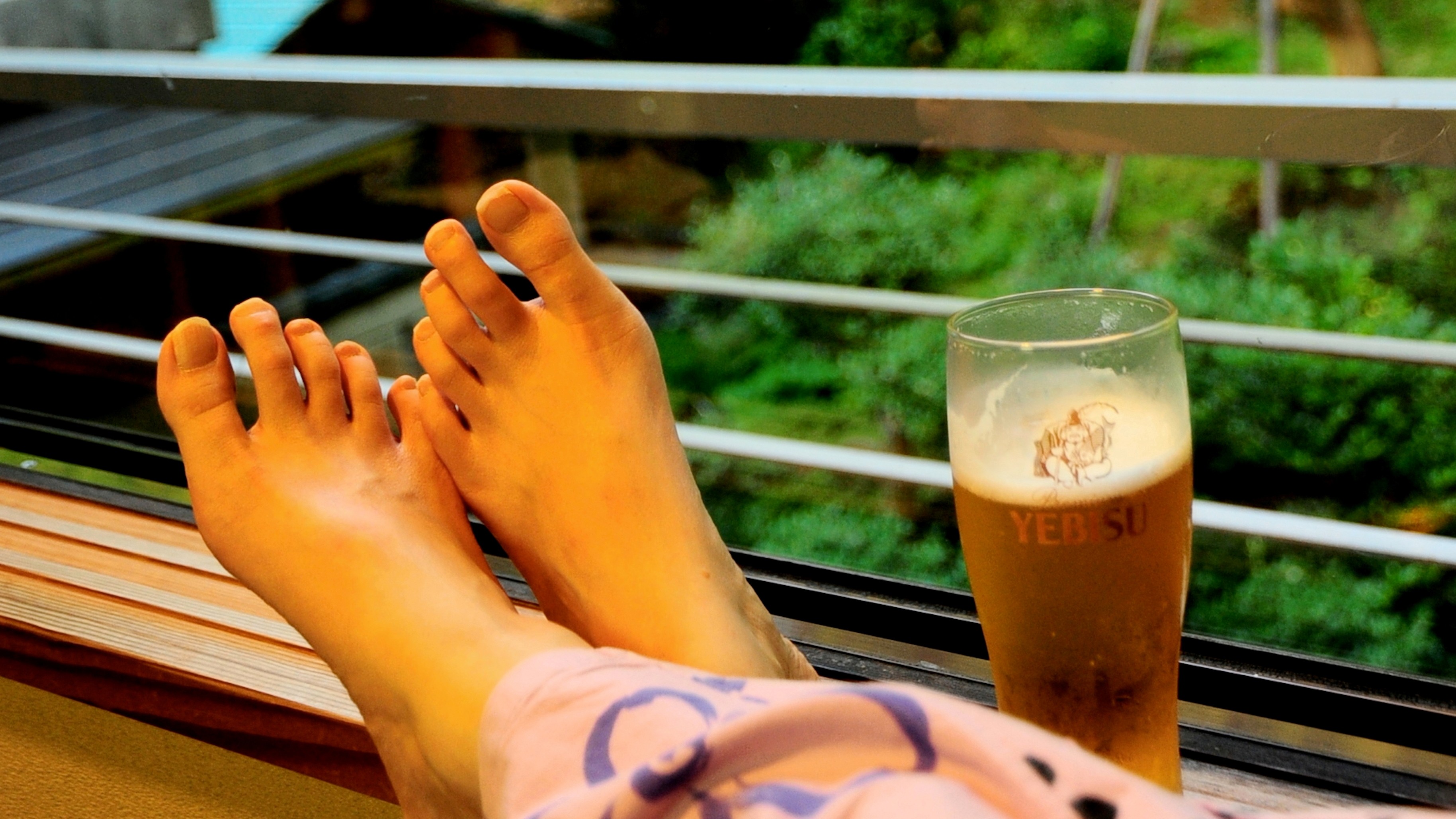 お部屋で、お庭を眺めながら風呂上りビール（最高）