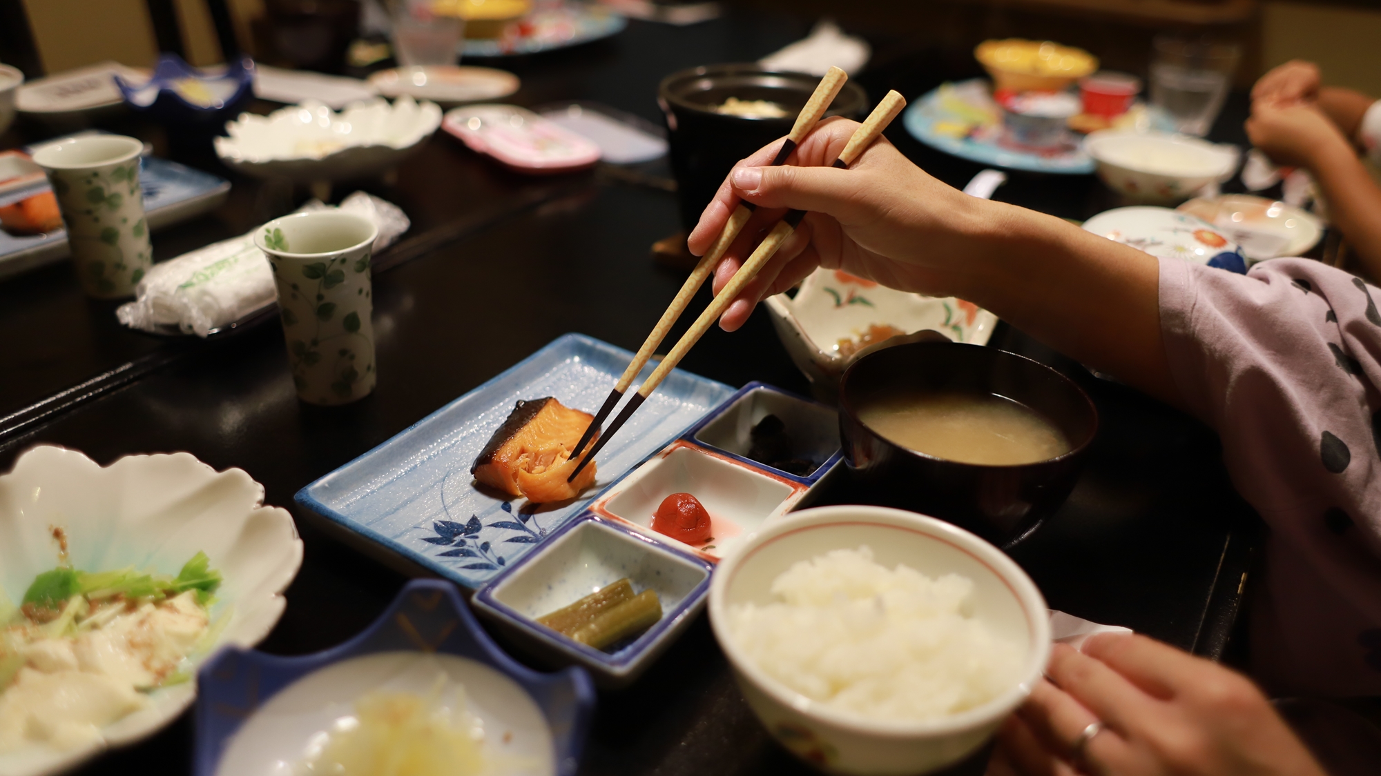 旅館の朝ごはんて、なんでこんなにご飯がすすむのでしょう…