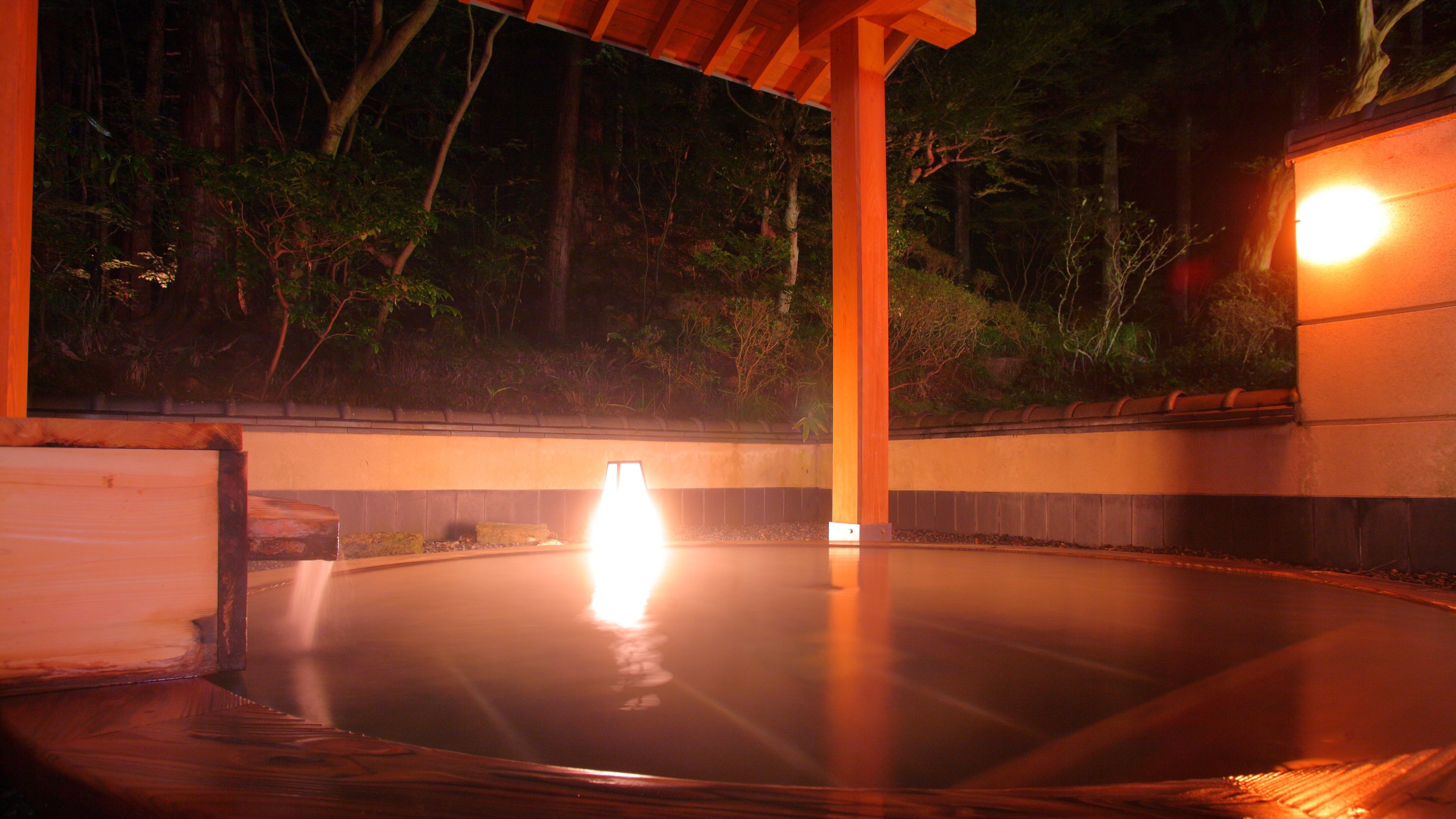 ラジウム温泉の大浴場は24時間ご利用可能