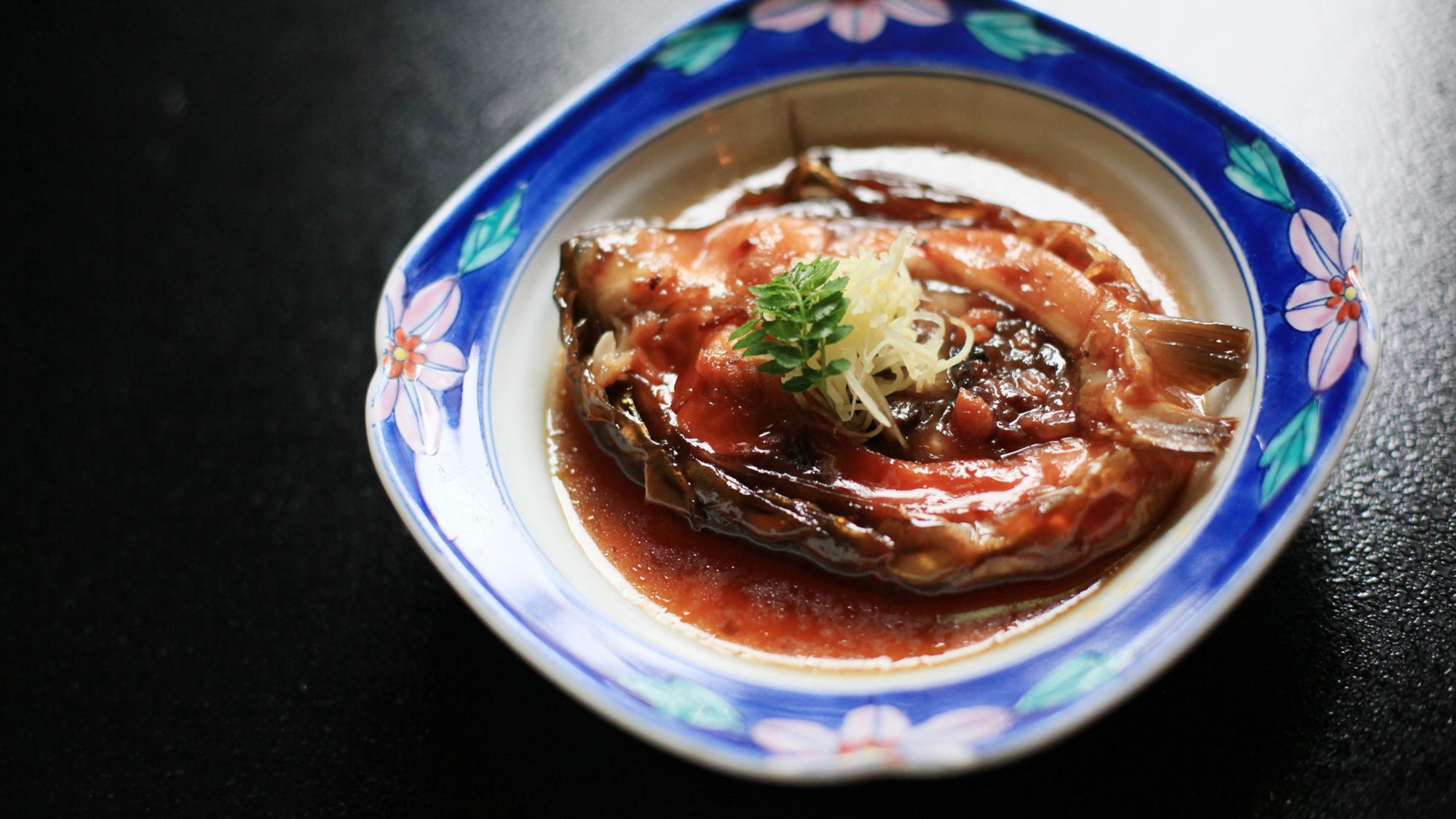 名物！鯉の甘煮。甘ーく煮付けた鯉はクセなく美味しい