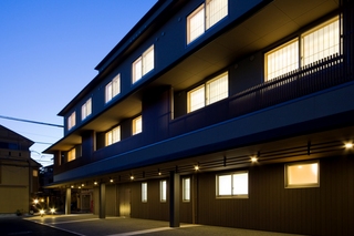 新館外観南側夜景