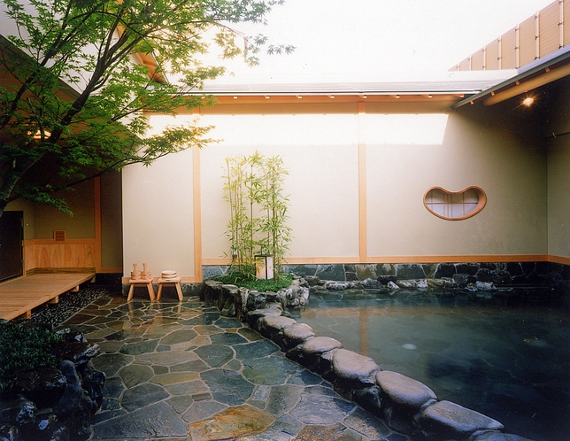 石の湯 富士山溶岩露天風呂・外気浴スペース