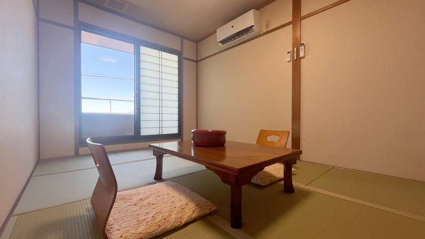 【おまかせ和室】窓を開ければ波の音が聞こえ、穏やかな時間あ流れます。