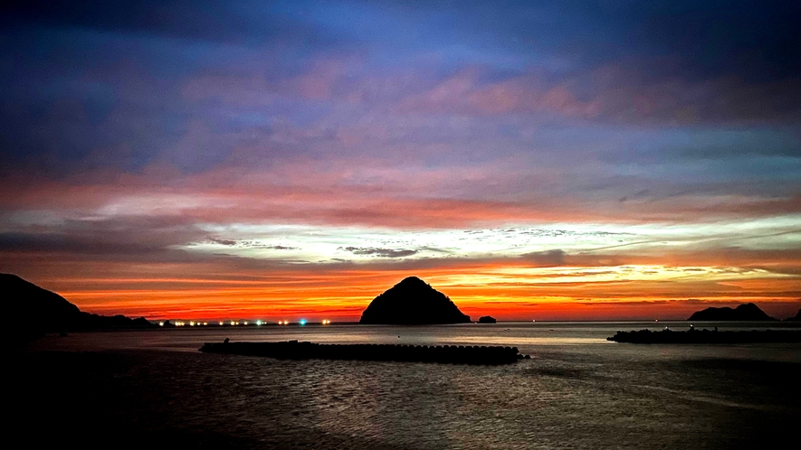 ★【夕日】幻想的な烏辺島