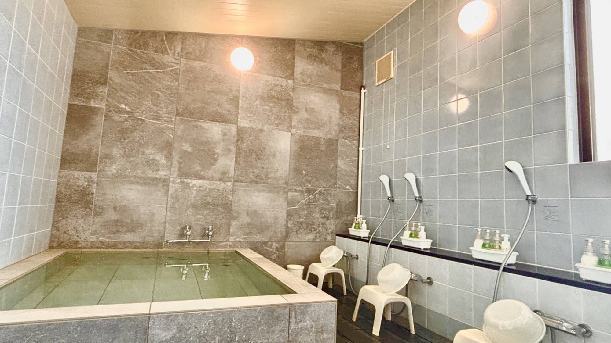 ◆さき楽◆　３０日前の予約で１，０００円割引／女将の手作り小鉢【朝食付プラン】≪エコ清掃≫