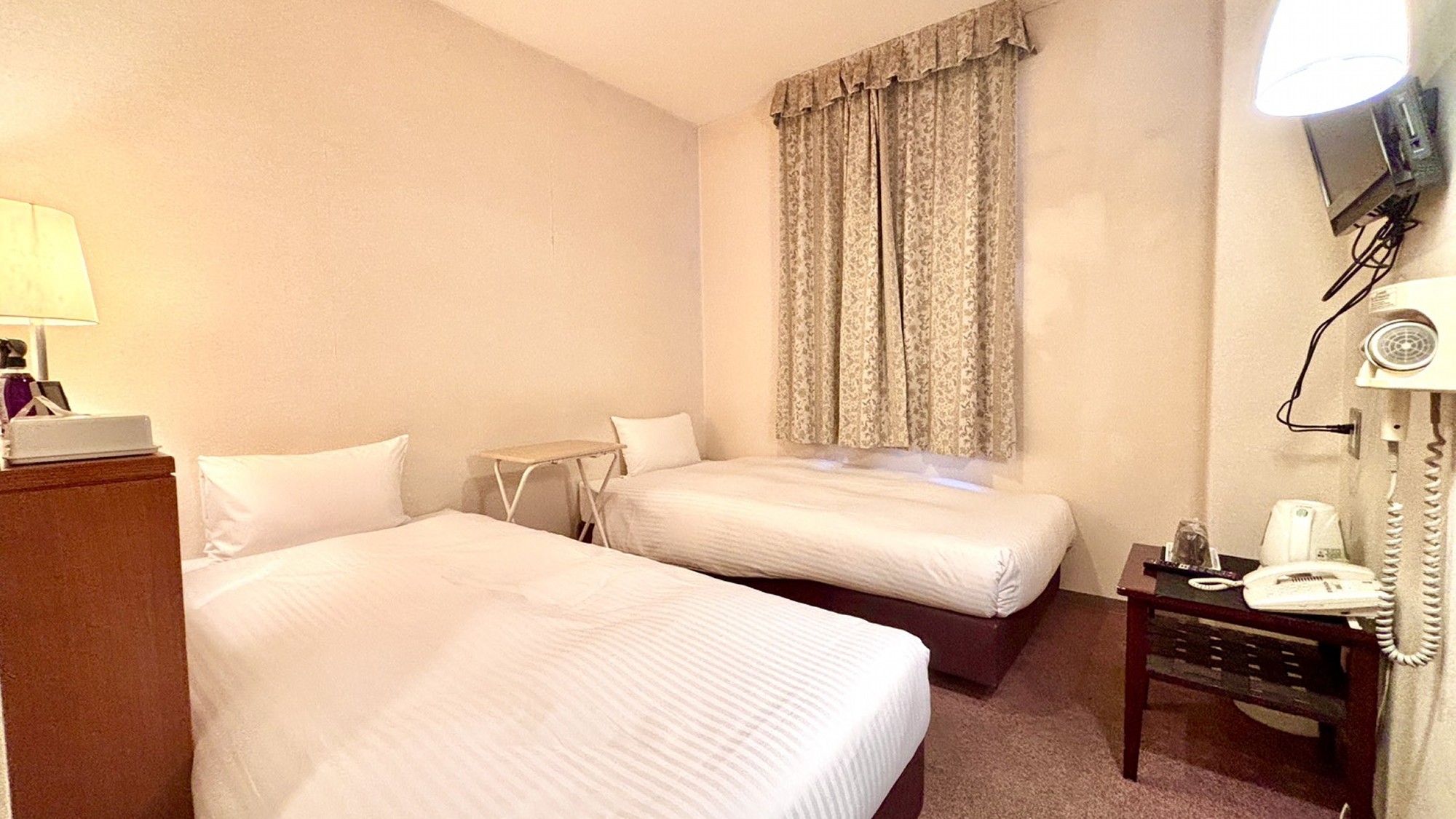 【客室：【禁煙】ツインエコノミー（ベッド幅100ｃｍ&times;２）】お部屋に冷蔵庫無し　※バス・トイレ付き