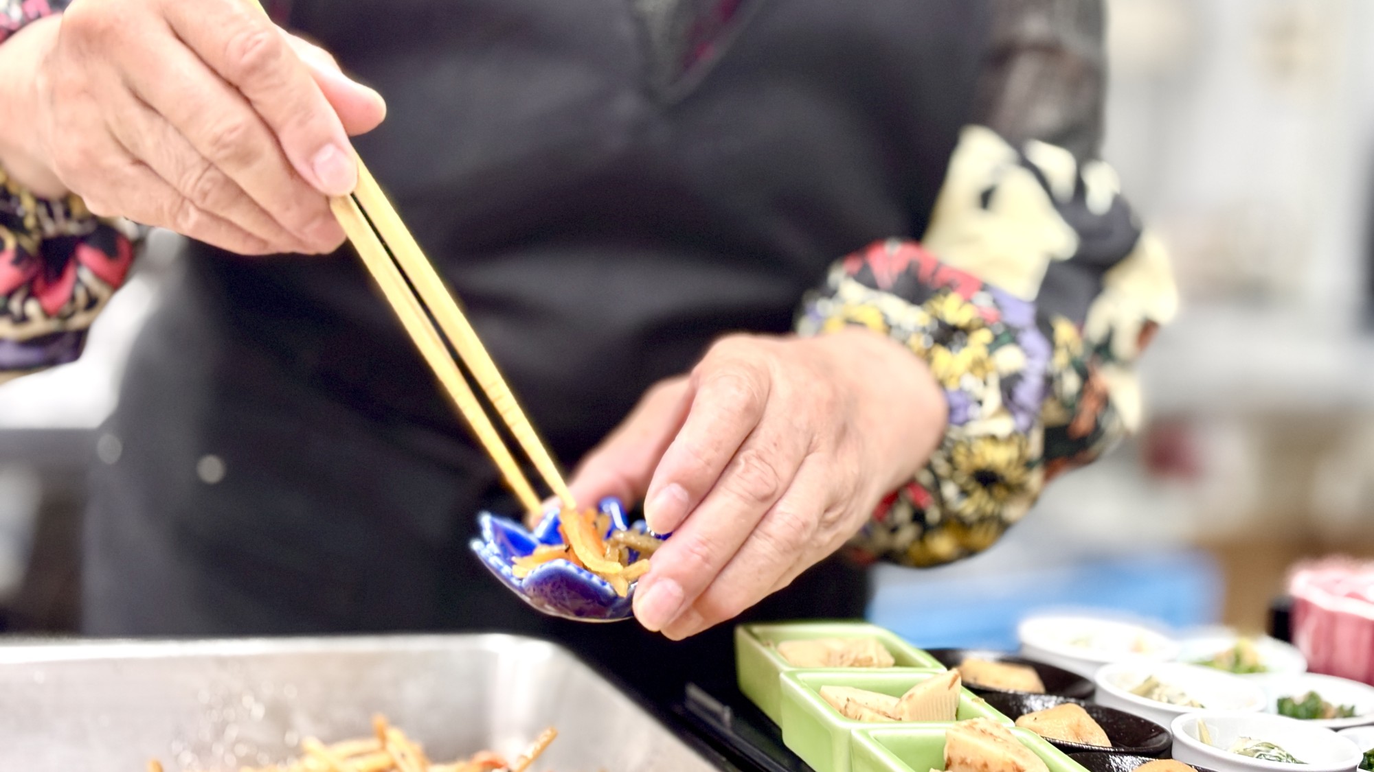 【朝食：バイキング】三河の食材を使った、女将手作りのおばんざいを、無料で提供しております