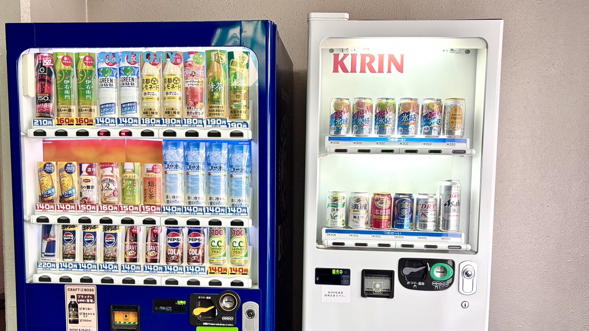 【　館内設備：自動販売機　】ソフトドリンクと、アルコールの自動販売機が御座います