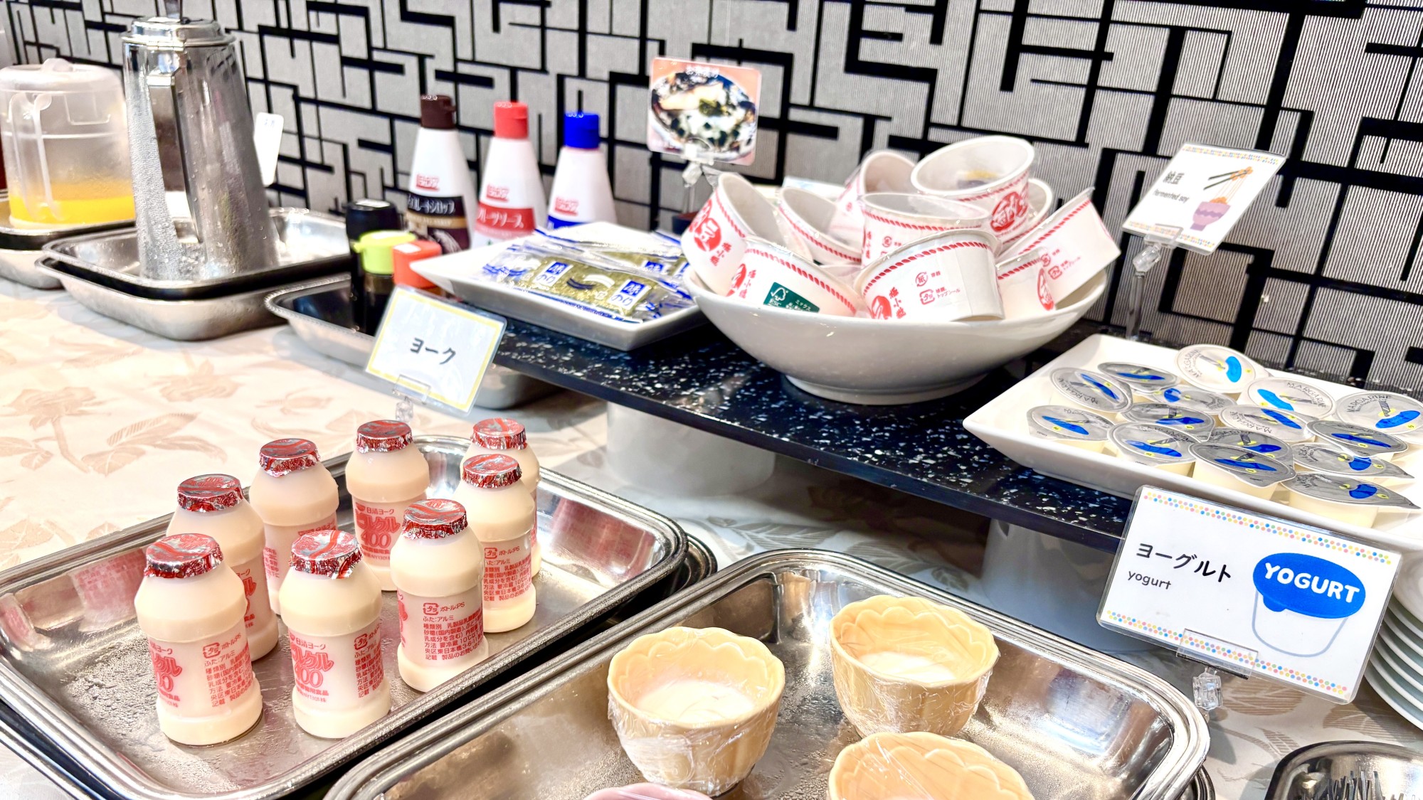 【朝食：バイキング】ヨーグルト・ヨーク・納豆など、朝食を彩る副菜も充実