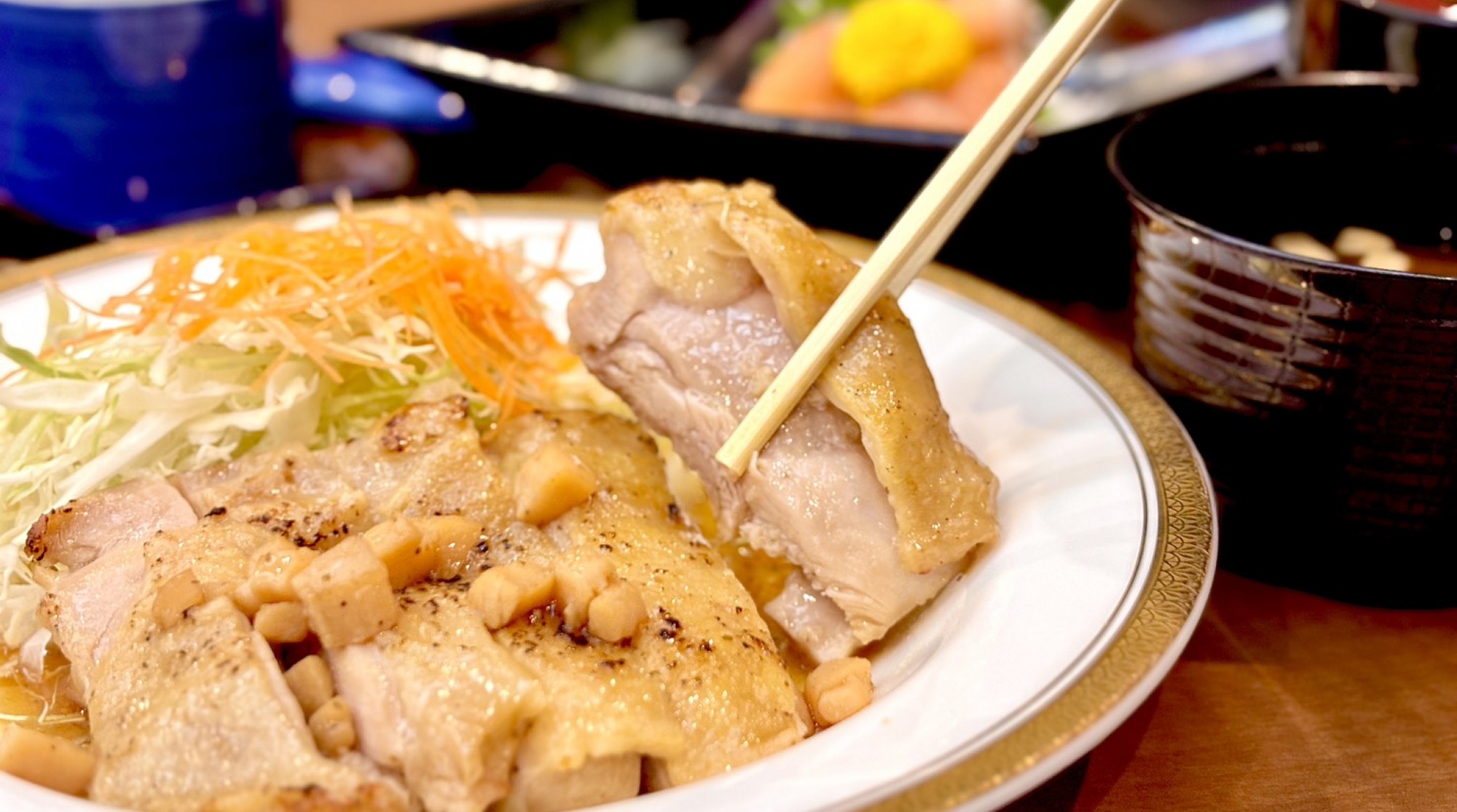 【夕食料理：日替わりの彩定食】連泊のお客様も飽きないよう、日替わりで栄養満点の献立を考えてます