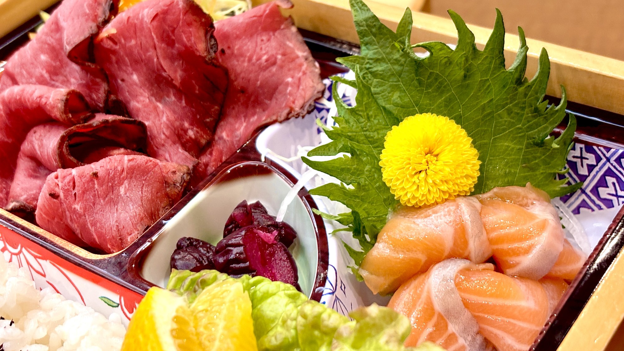 ◆部屋食◆ 【彩弁当（２食付）】のプランで食べられる「手作りの日替わり弁当」