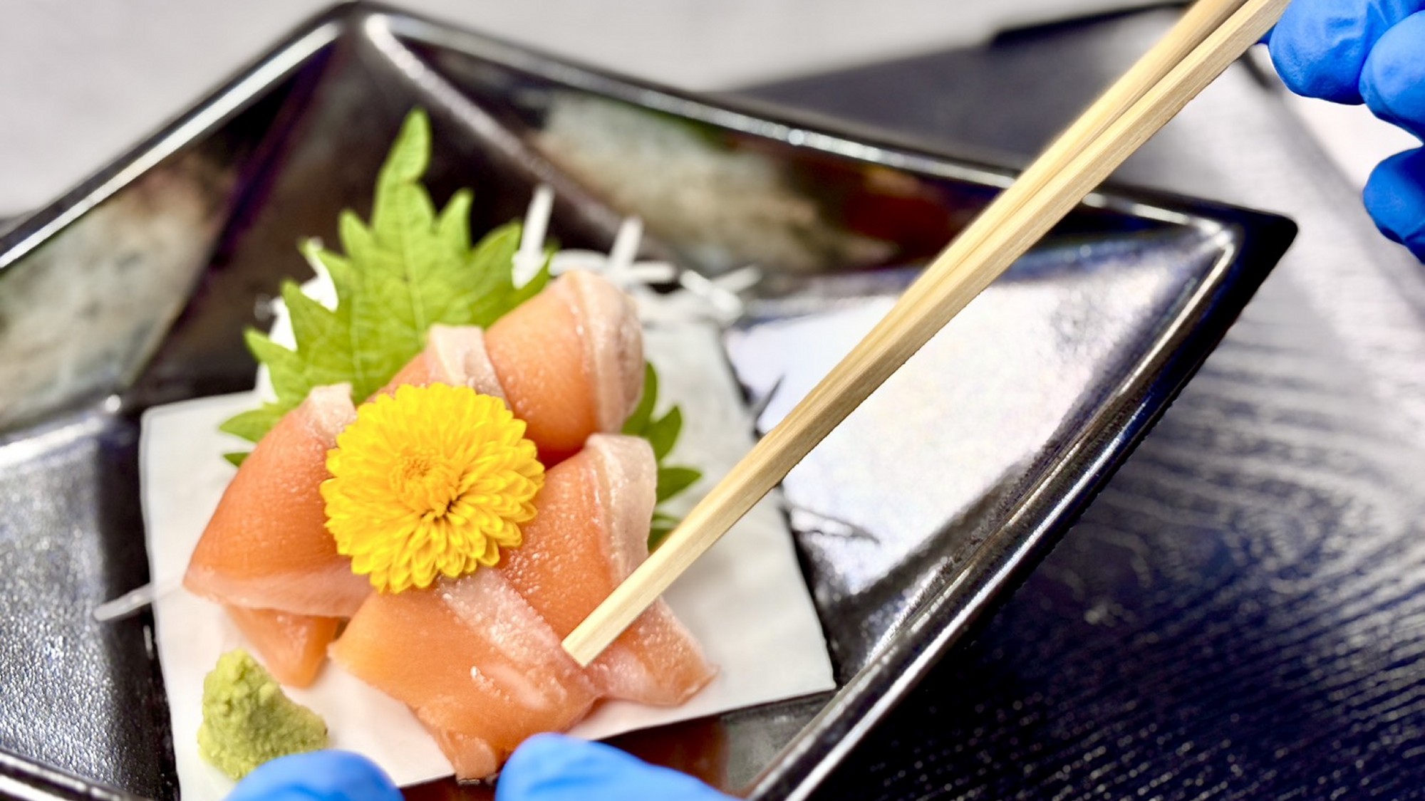 【調理風景】元料亭の「おもてなし」や「技」を大切に、盛付も丁寧に手を抜かずに