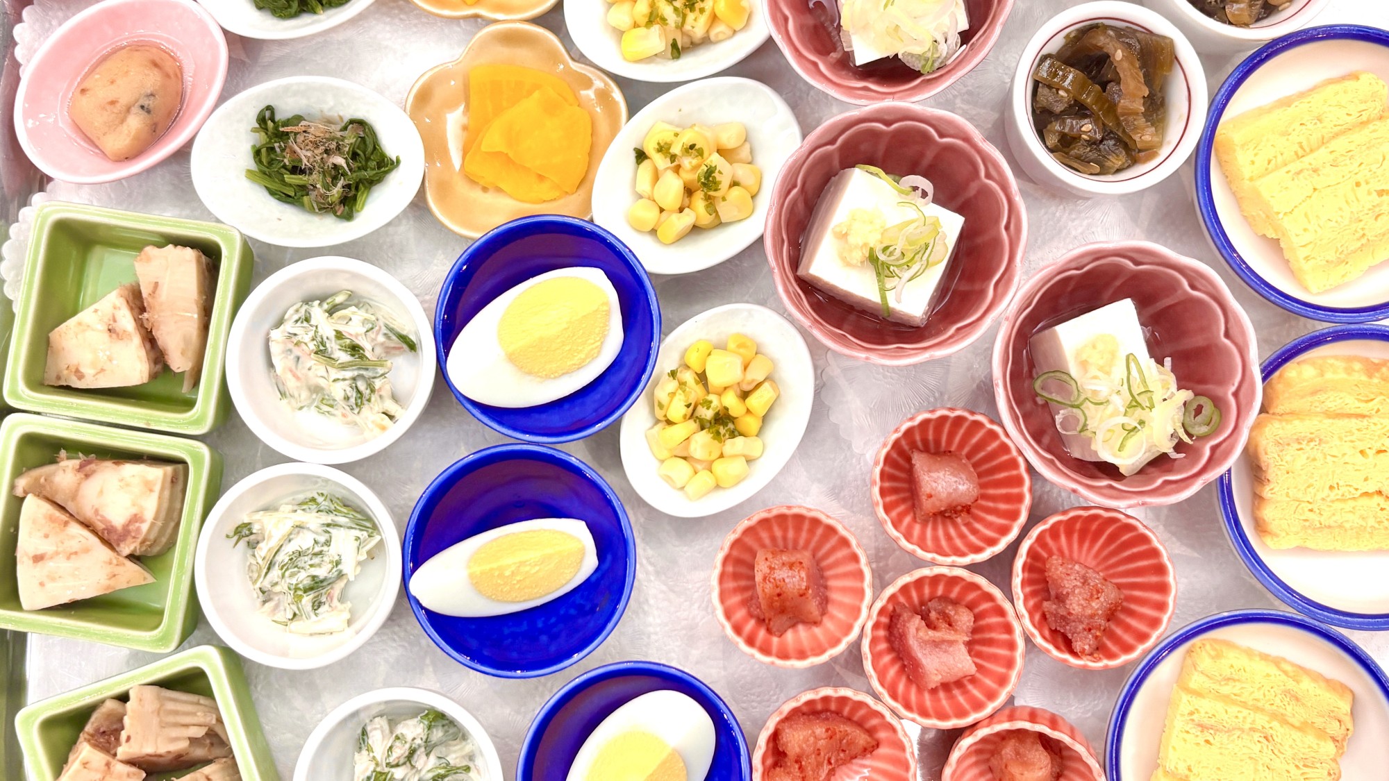 【朝食：バイキング】１日のスタートを切る元気の源♪三河の食材を使った、１２種類の「手作りおばんざい」