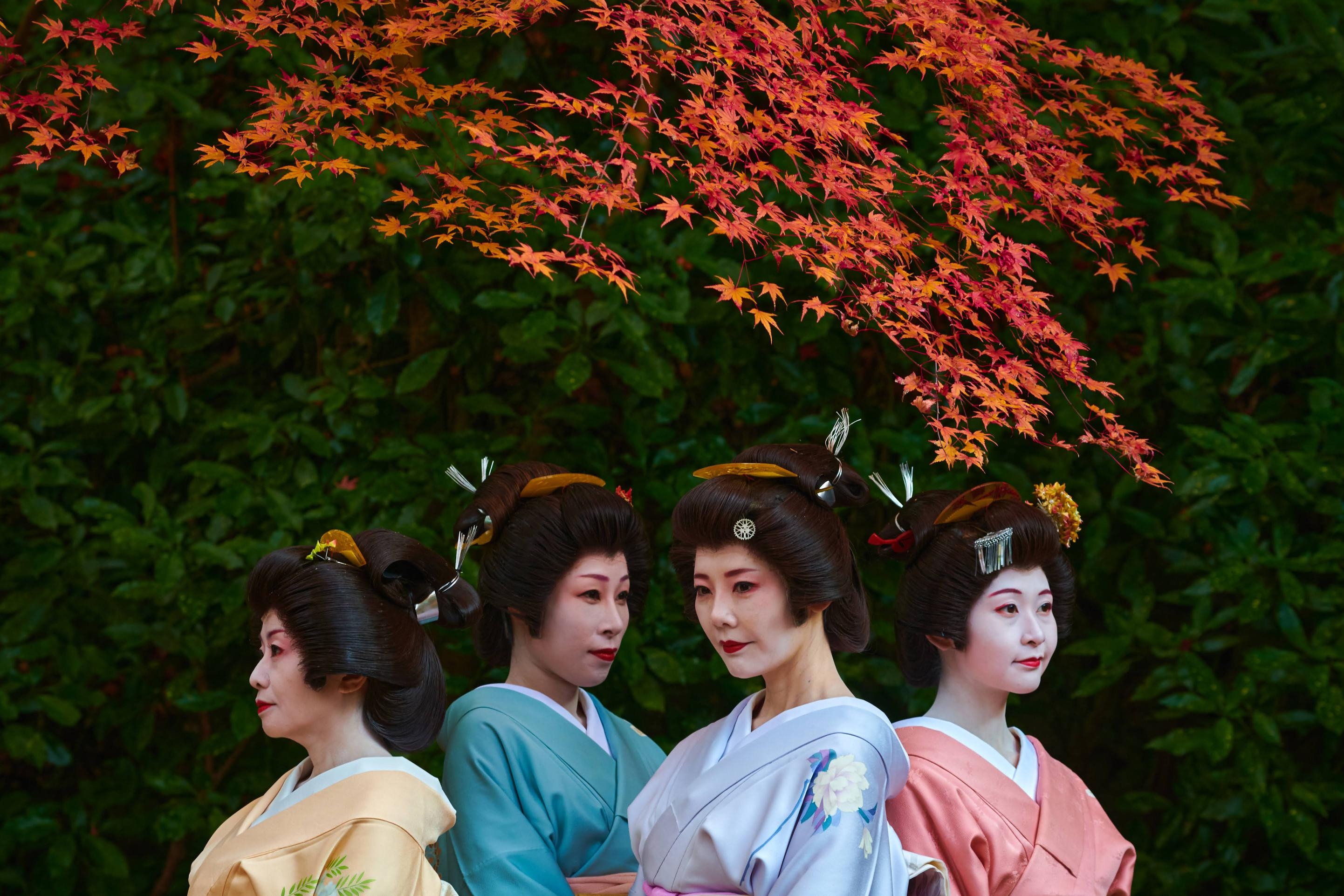 【5-6-7月最終土曜開催】有馬芸妓とのコラボ企画｜８席のみの食後の特別 BarTime【夕朝食付】