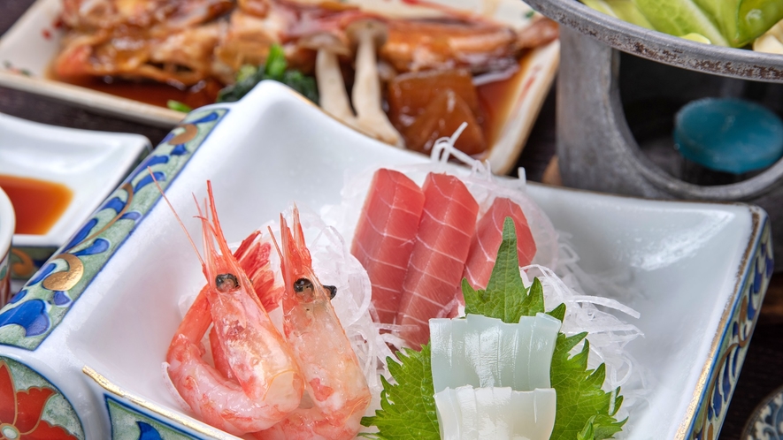 *【ご夕食一例】 駿河湾で獲れた新鮮な魚介類をふんだんにご賞味ください！