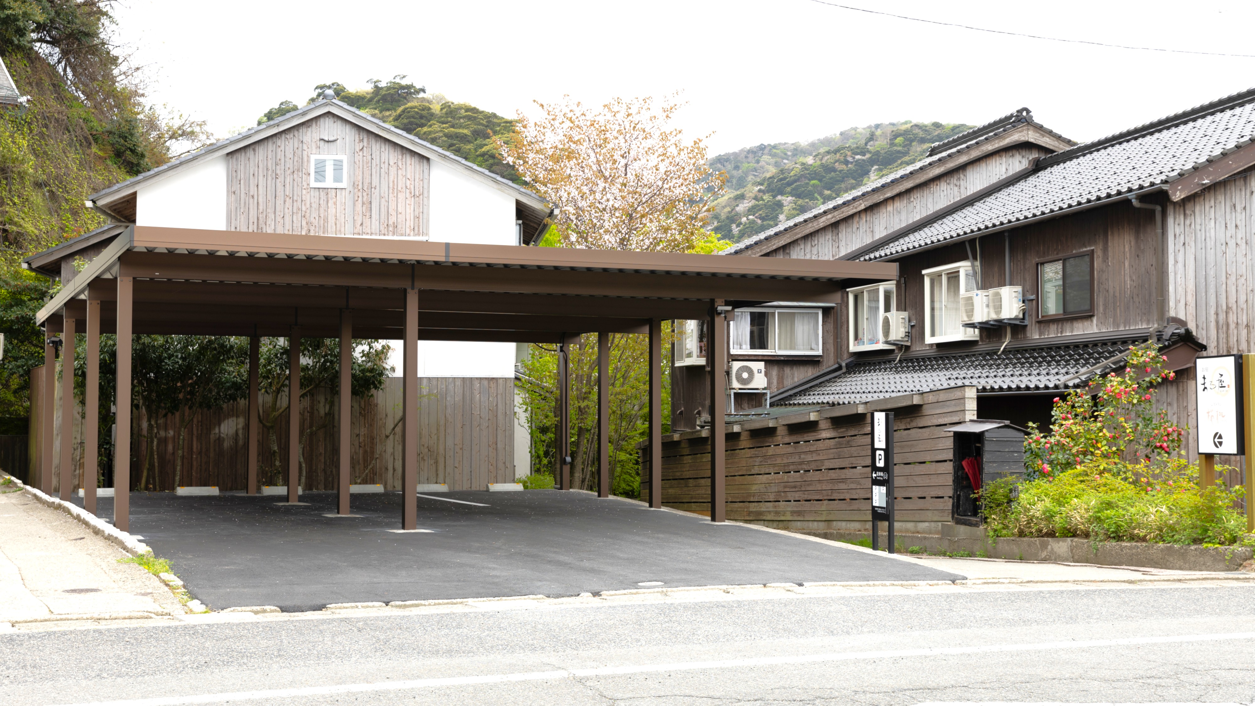 屋根付き駐車場