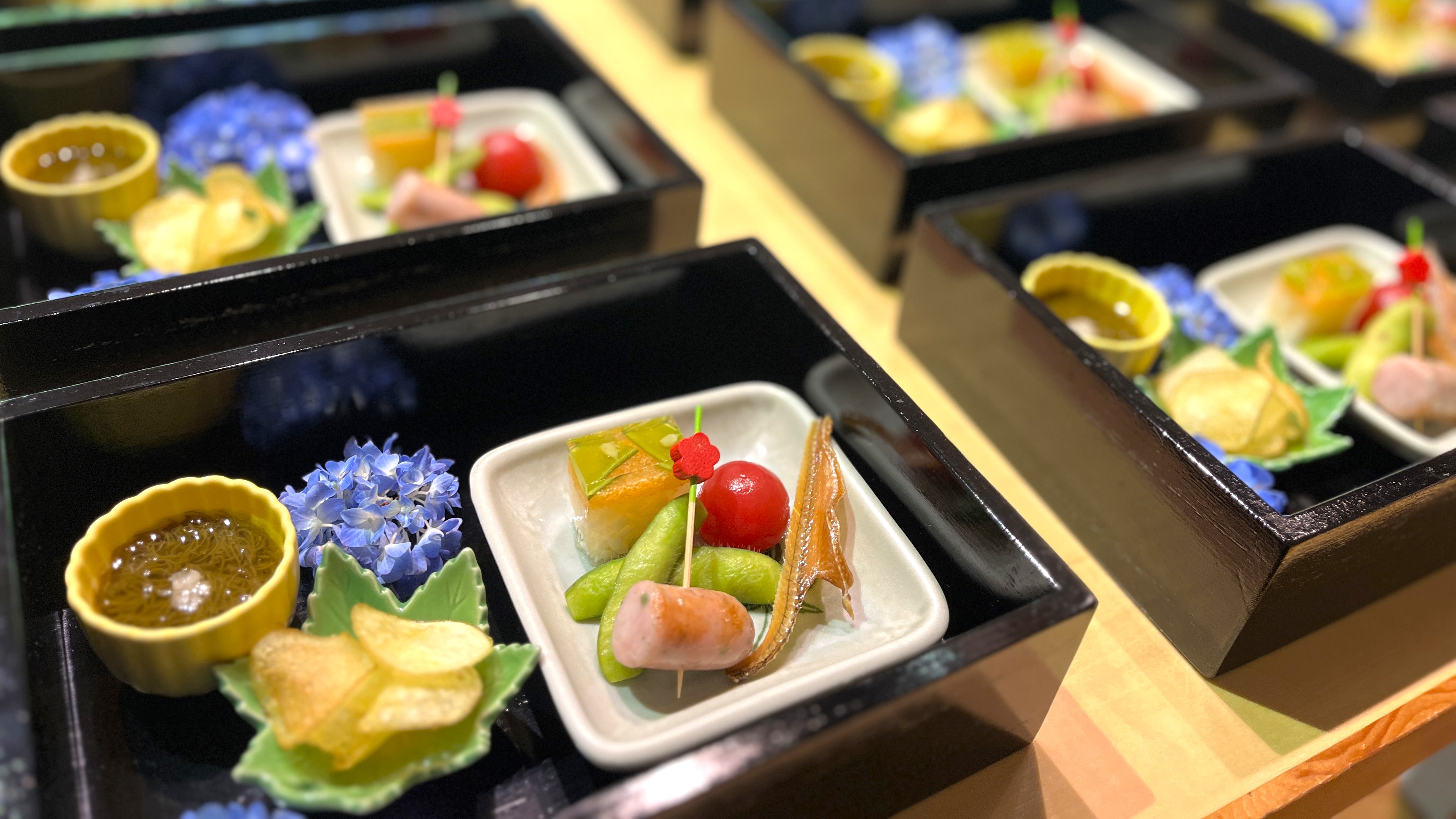 麦わら細工の小会席八寸