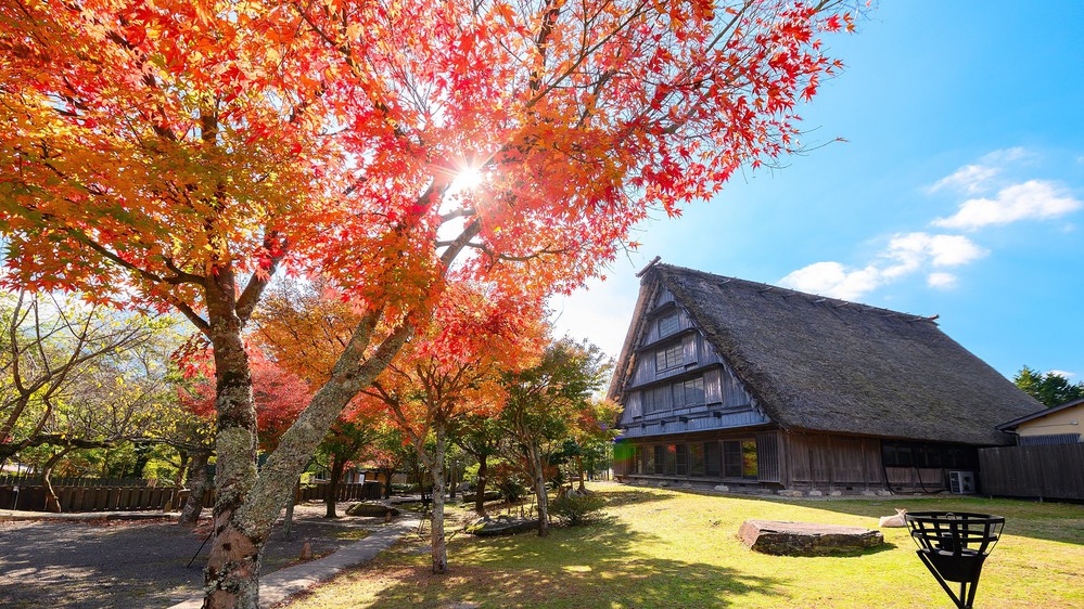 秋晴れの合掌造