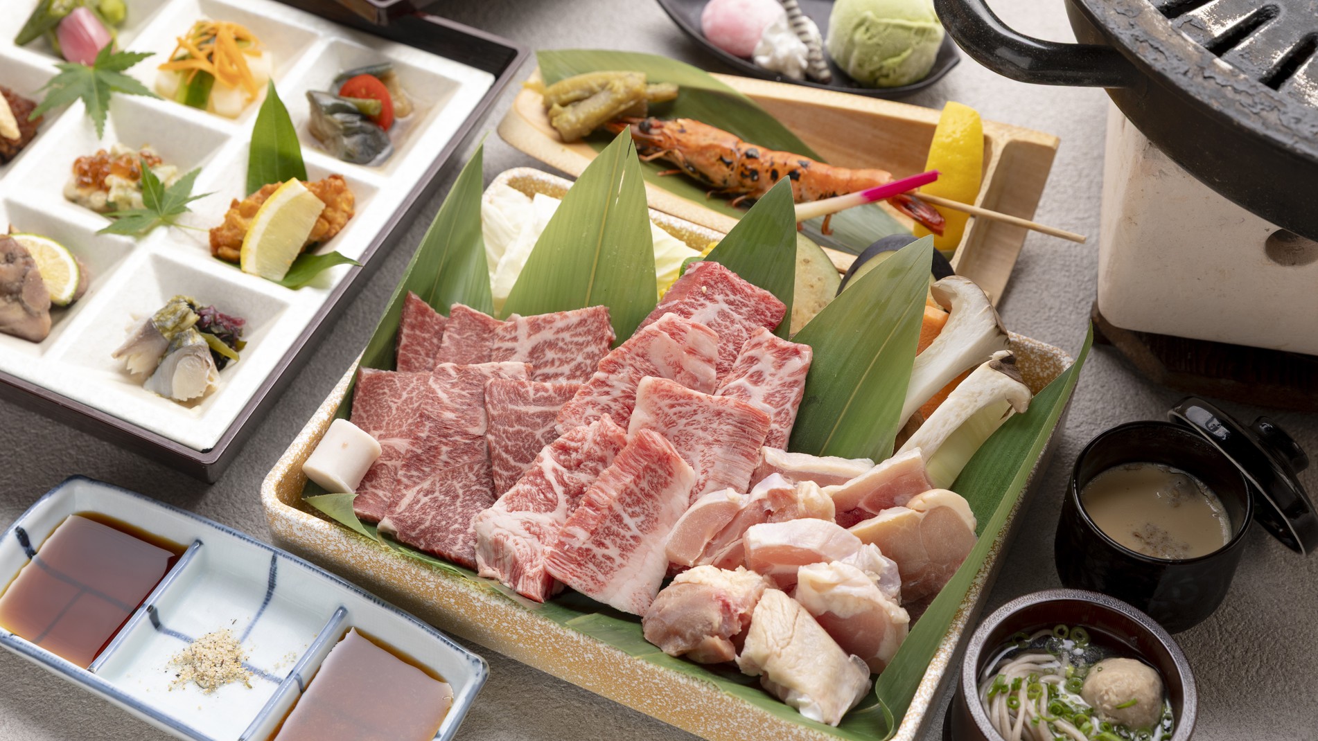 人気No,1 おおいた和牛と地鶏の炭火焼き