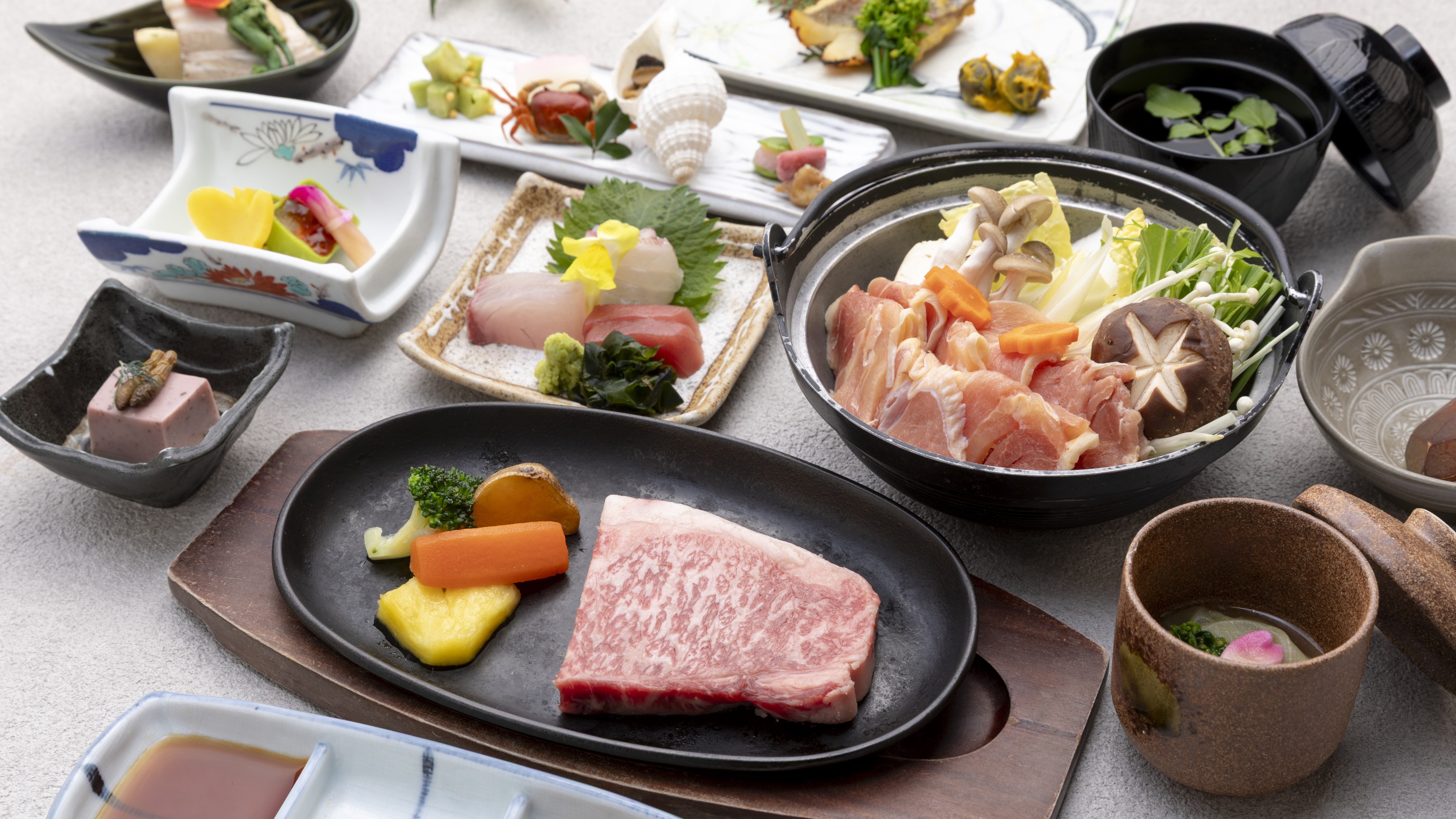 地鶏鍋とおおいた和牛ステーキ