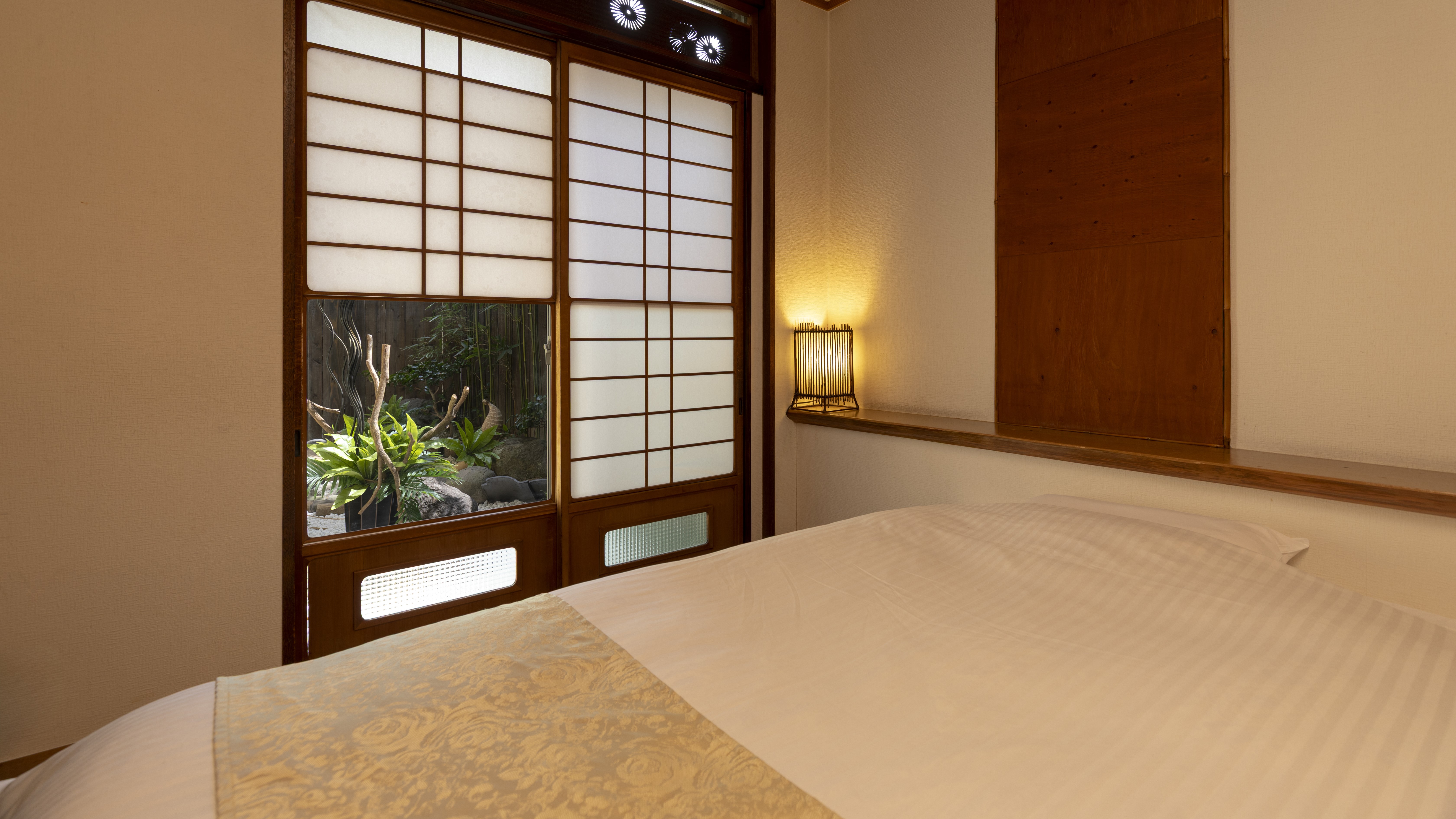 ２間の和洋室「鶴見」寝室