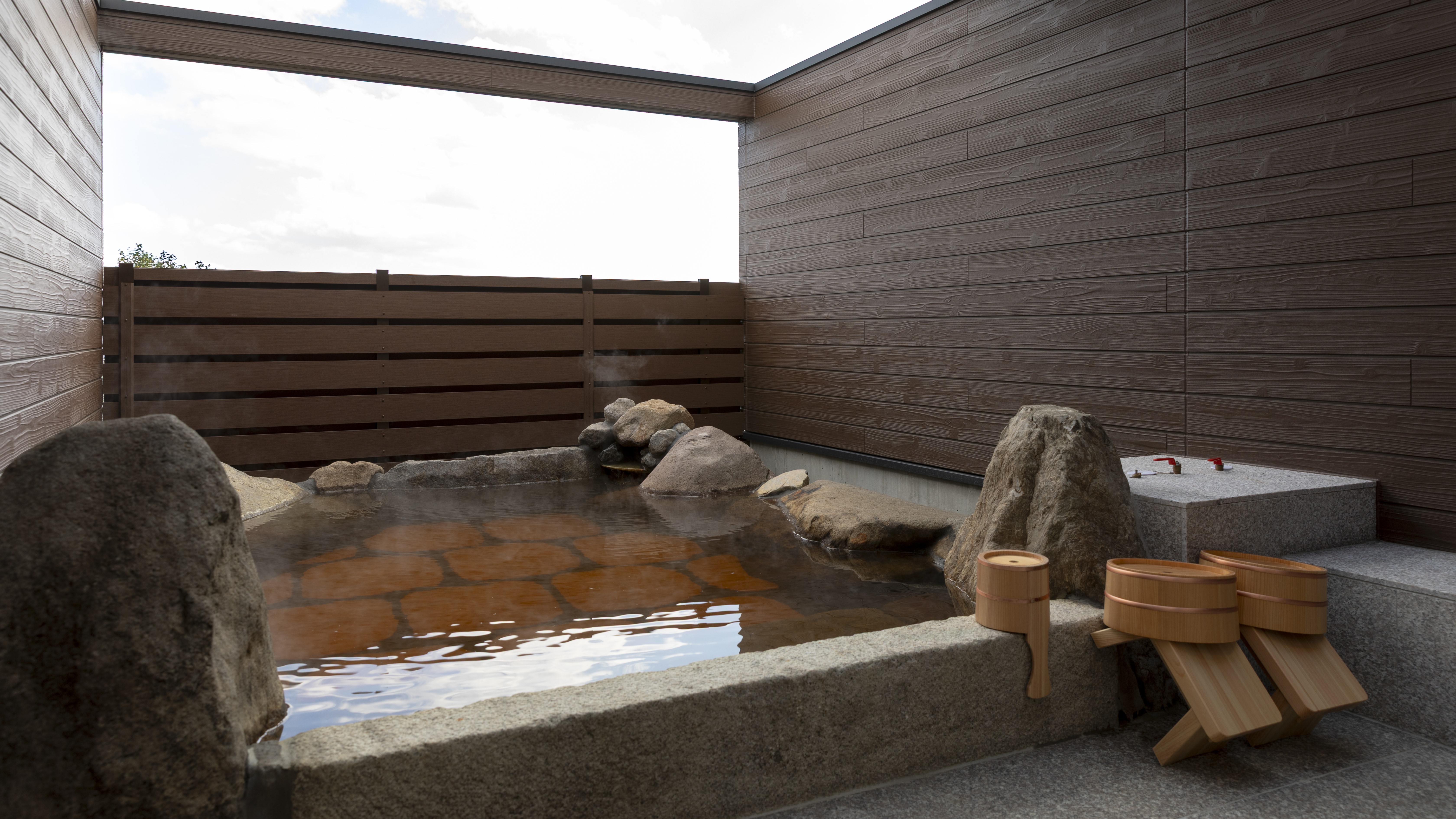 半露天家族風呂