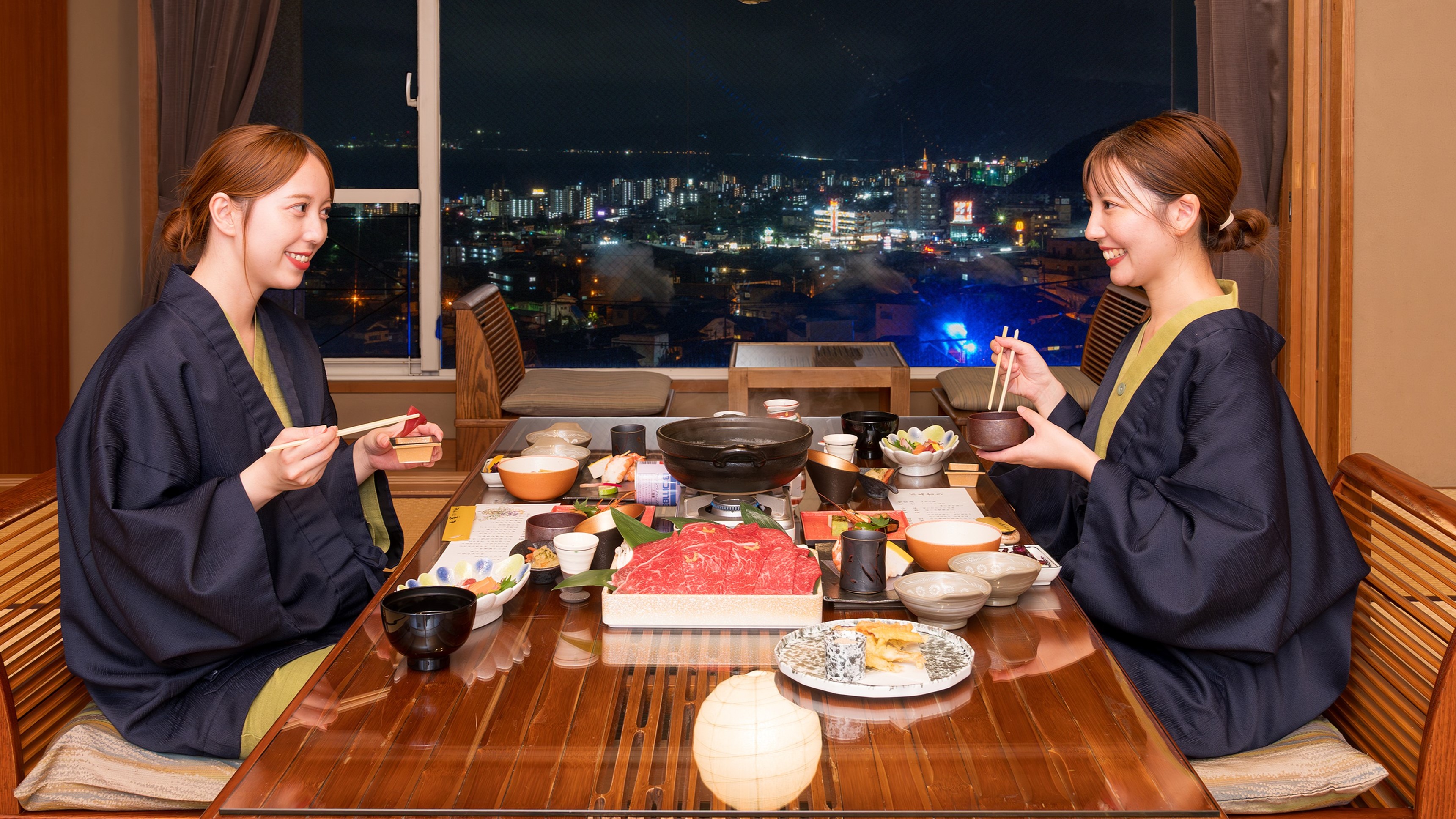 夜景を眺めながら、部屋で過ごす特別なひと時を