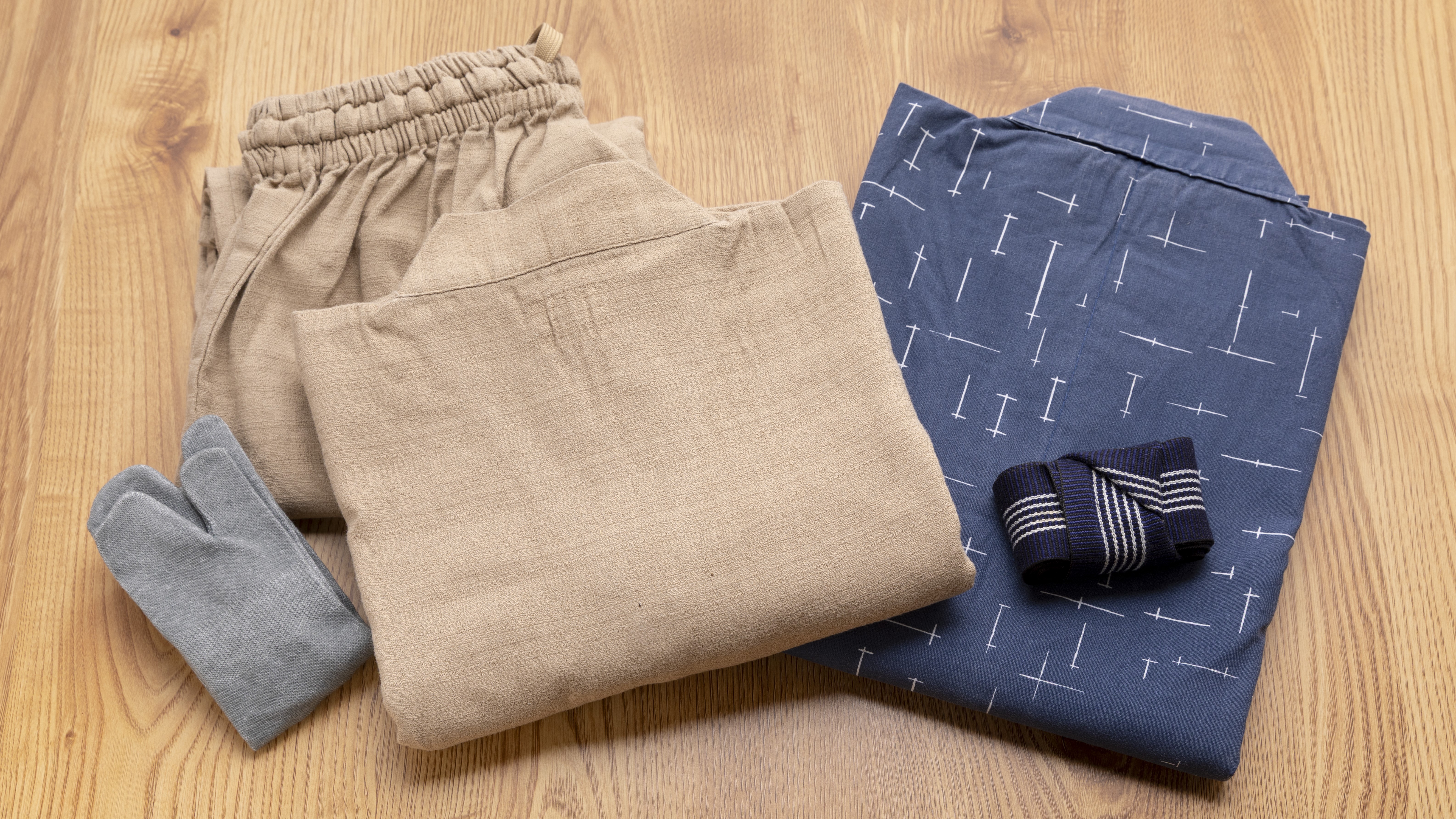 お部屋着は浴衣と作務衣をご用意しております。