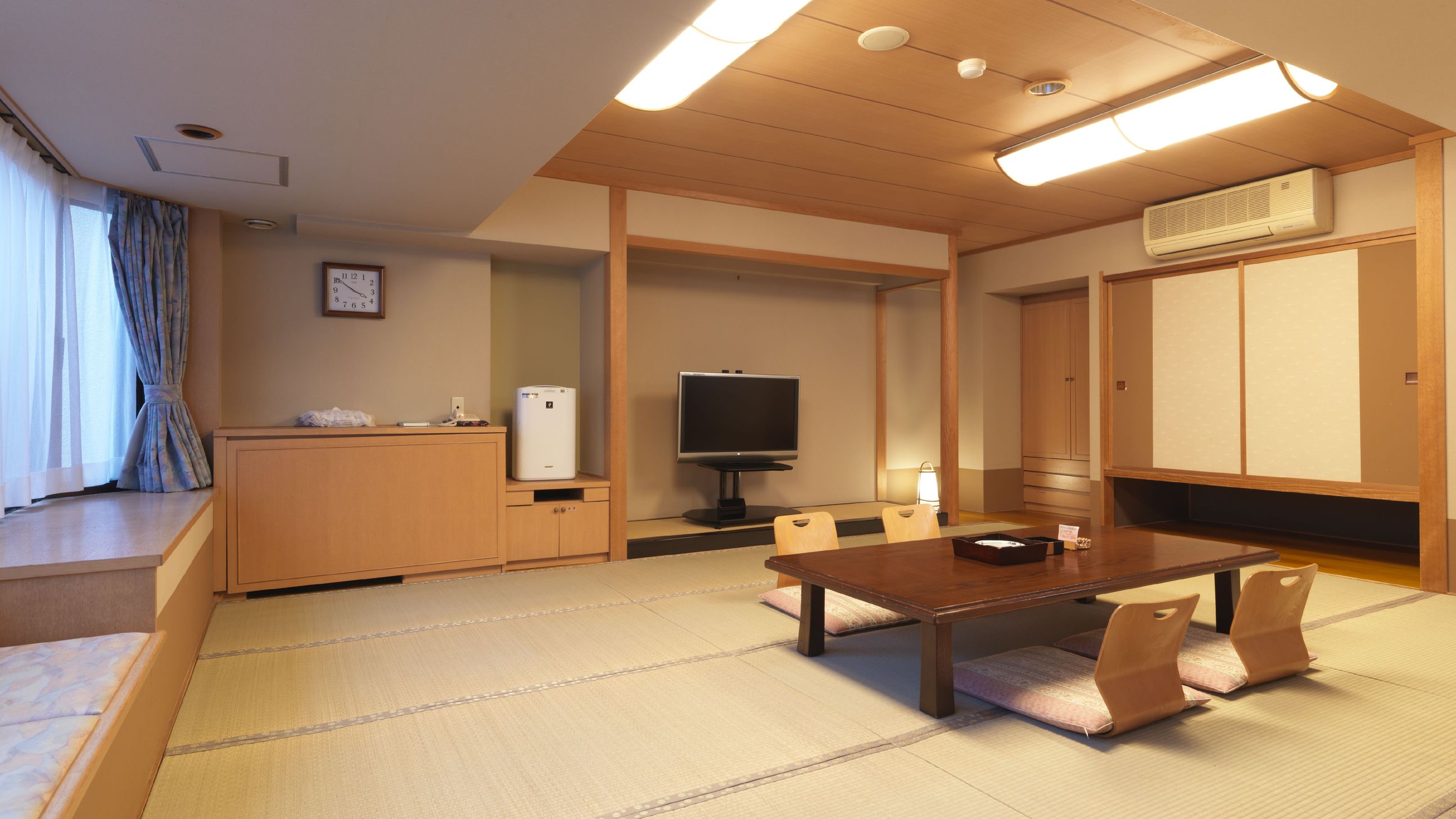 【山側】グループ客室／心安らぐ開放的な和空間（客室一例）